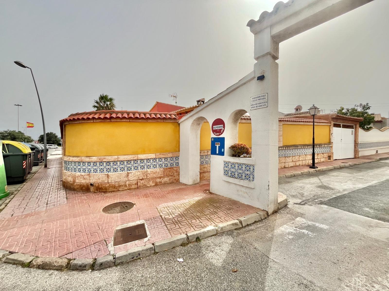 For sale - 2 Bedroom 1 Bathroom Villa in Torrevieja - Los Balcones - Los Altos Del Edén  - Alicante