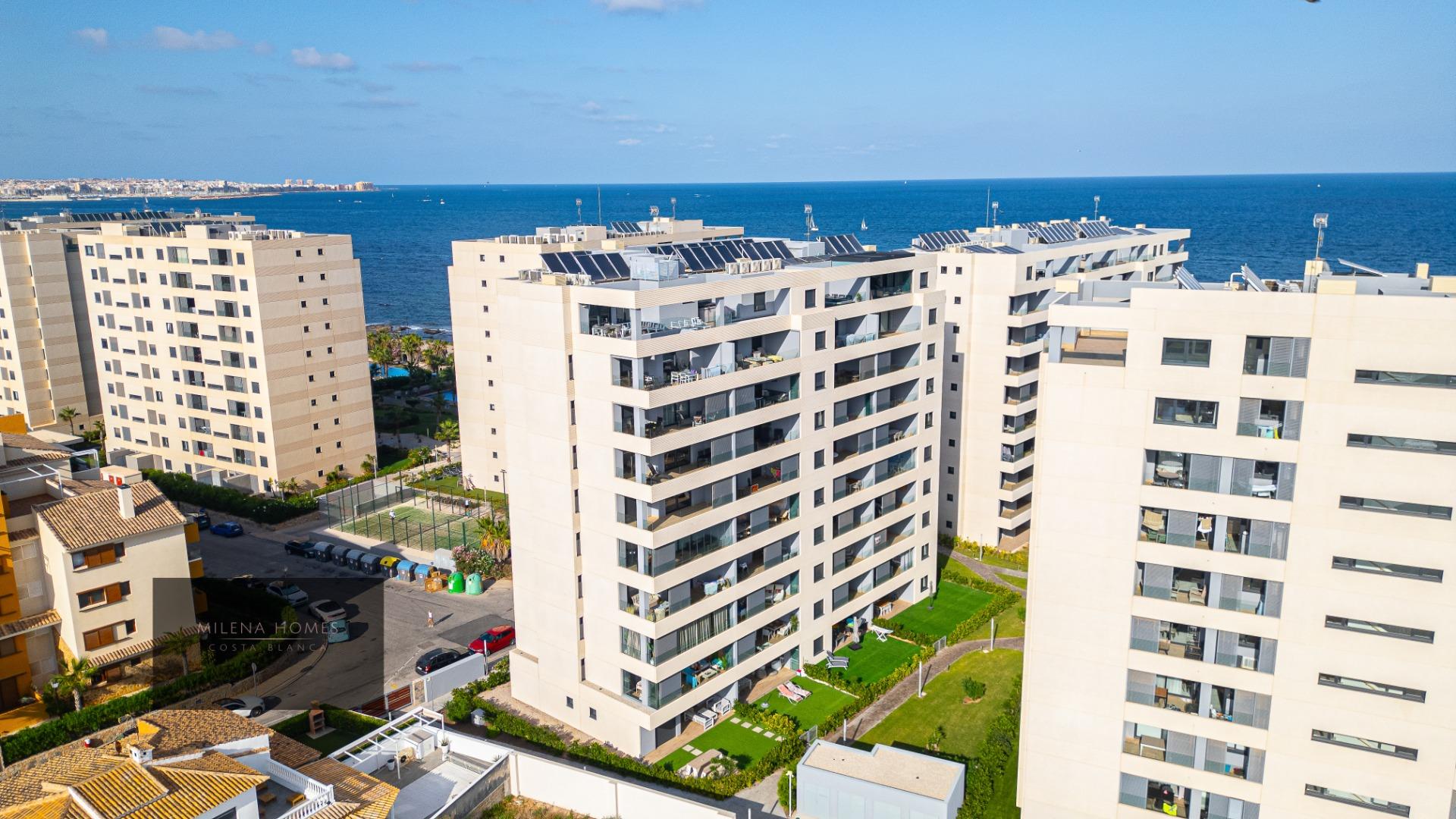 For sale - 2 Bedroom 2 Bathroom Apartment in Torrevieja - Punta Prima  - Alicante