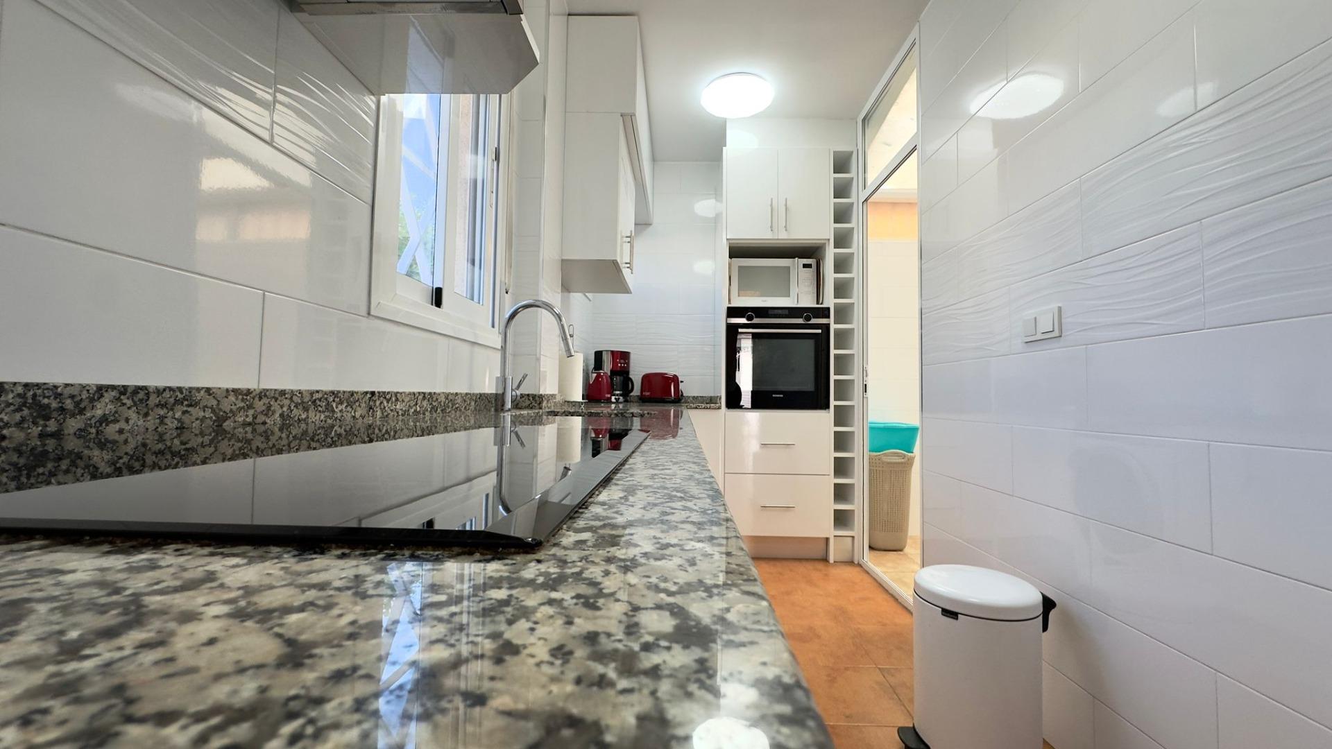 For sale - 2 Bedroom 1 Bathroom Bungalow in Torrevieja - Centro  - Alicante