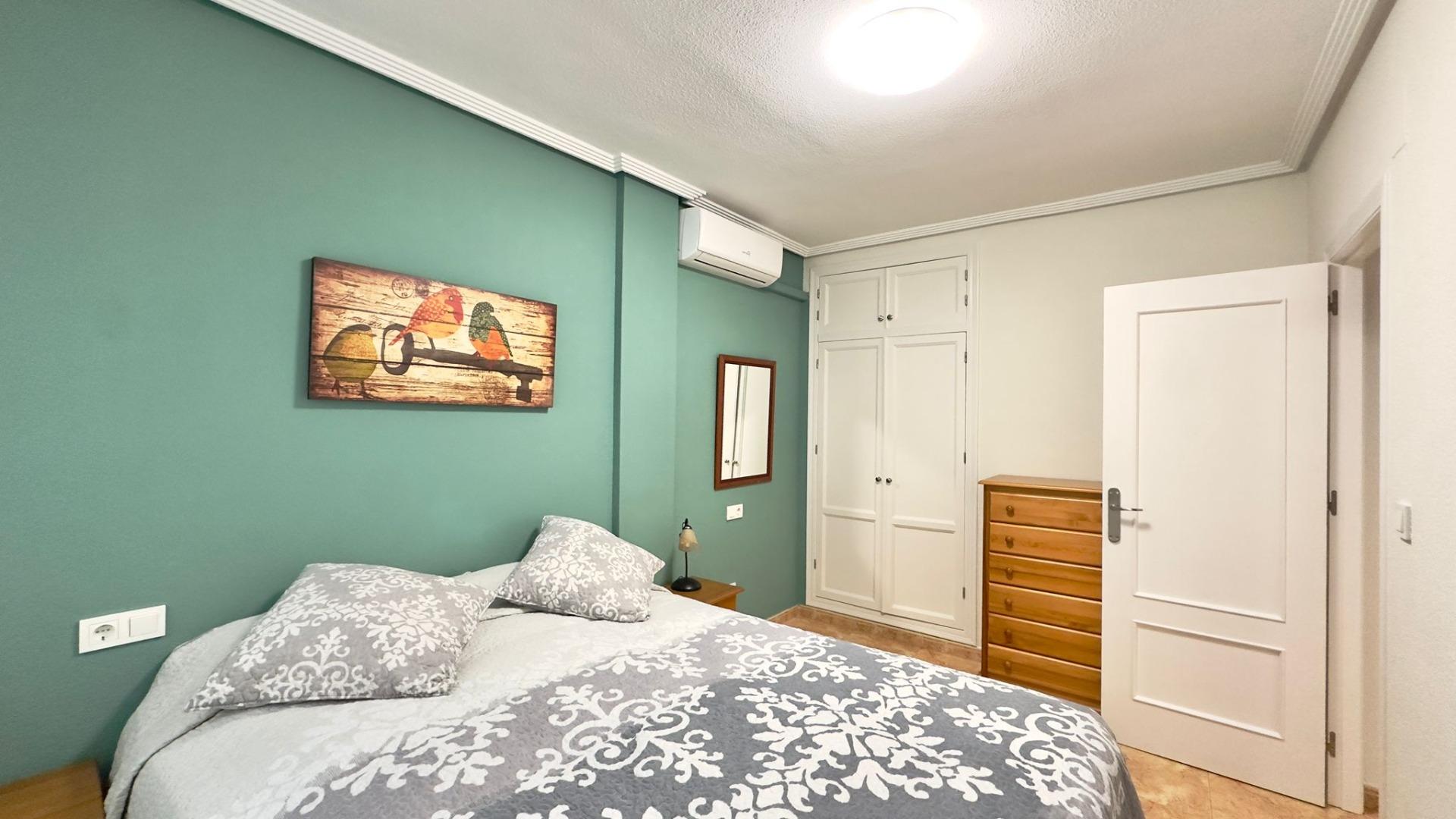 For sale - 2 Bedroom 1 Bathroom Bungalow in Torrevieja - Centro  - Alicante