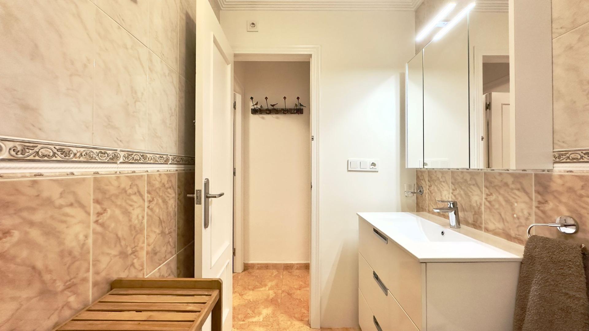 For sale - 2 Bedroom 1 Bathroom Bungalow in Torrevieja - Centro  - Alicante