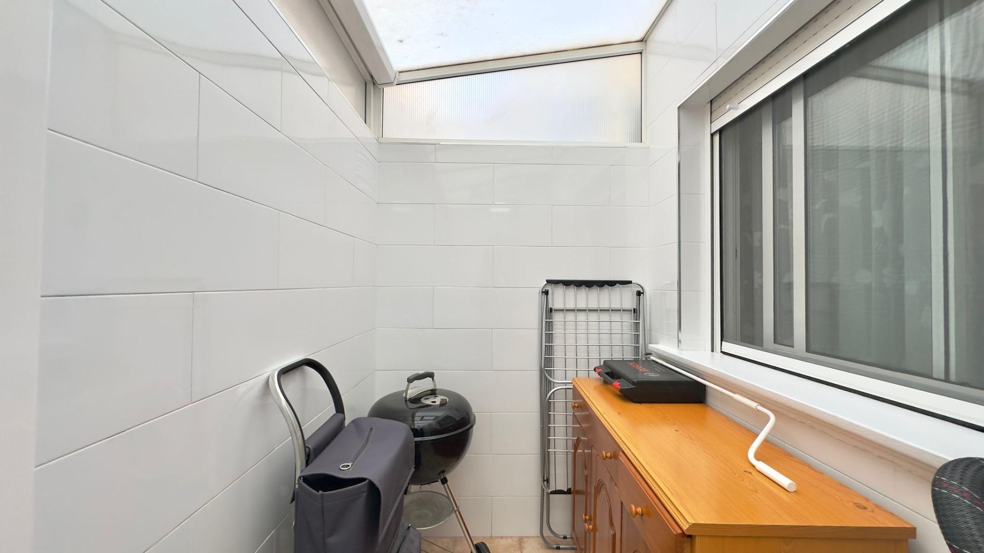 For sale - 2 Bedroom 1 Bathroom Bungalow in Torrevieja - Centro  - Alicante