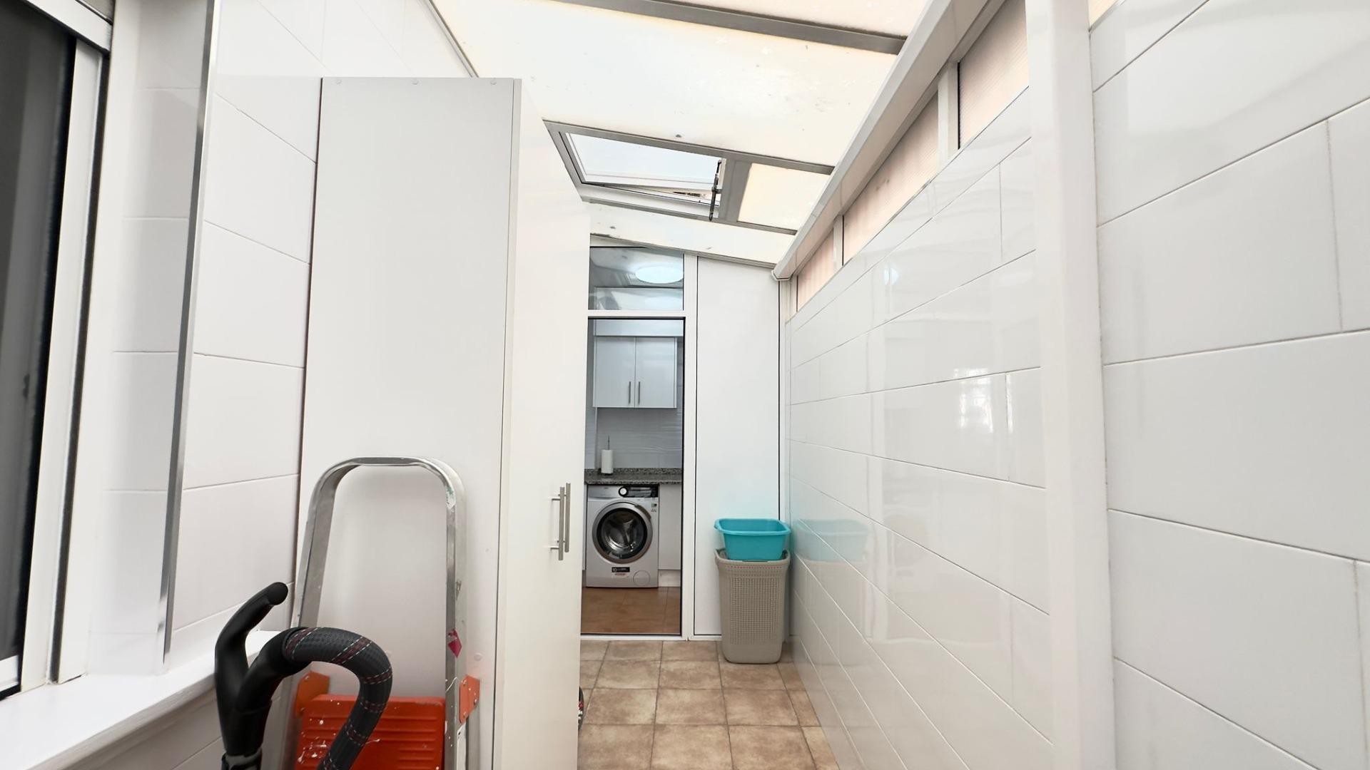 For sale - 2 Bedroom 1 Bathroom Bungalow in Torrevieja - Centro  - Alicante