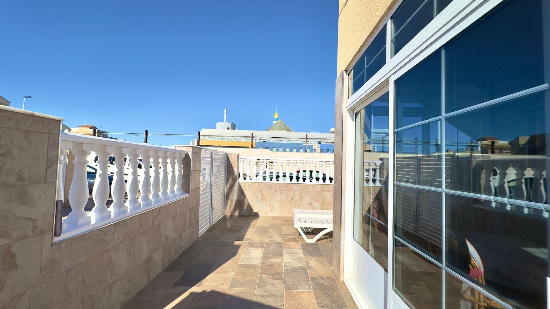 For sale - 2 Bedroom 1 Bathroom Bungalow in Torrevieja - Centro  - Alicante