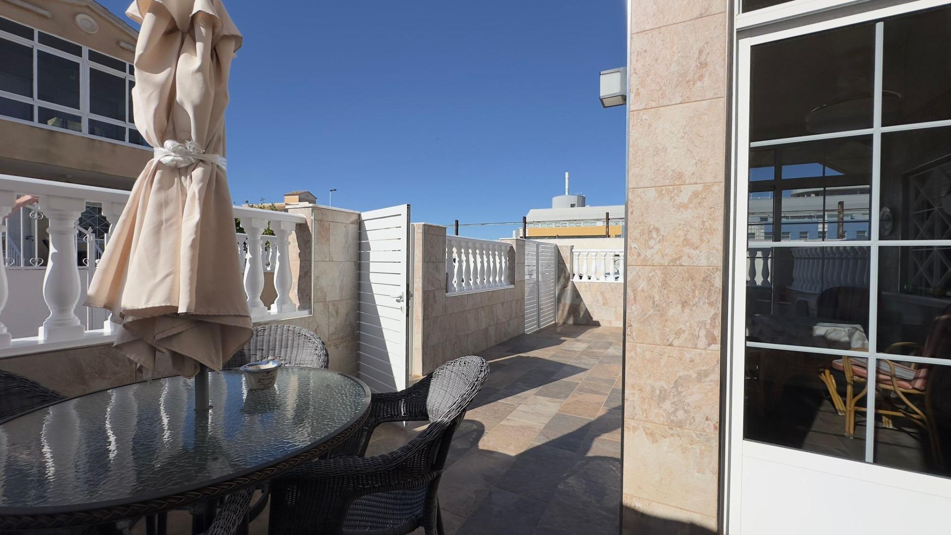 For sale - 2 Bedroom 1 Bathroom Bungalow in Torrevieja - Centro  - Alicante