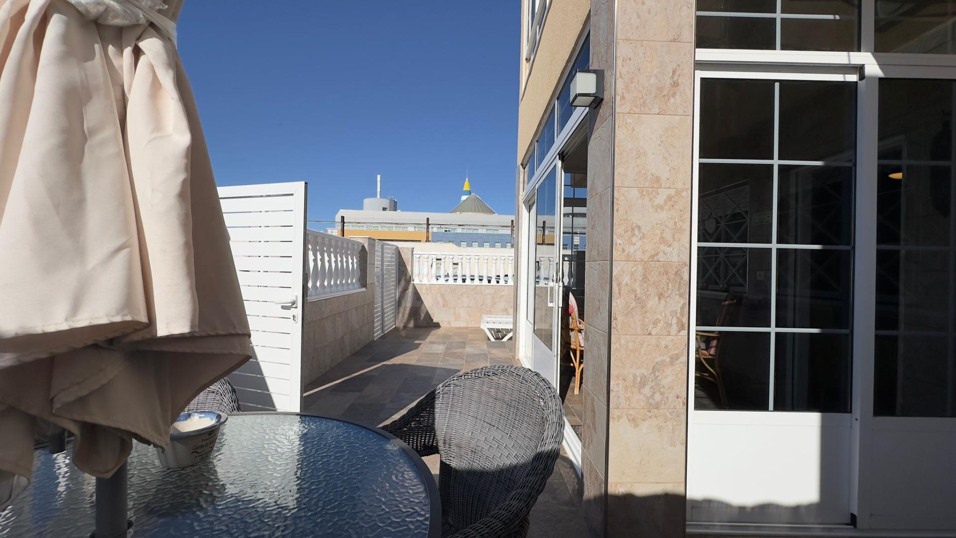 For sale - 2 Bedroom 1 Bathroom Bungalow in Torrevieja - Centro  - Alicante