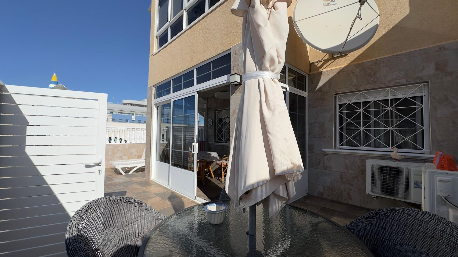 For sale - 2 Bedroom 1 Bathroom Bungalow in Torrevieja - Centro  - Alicante