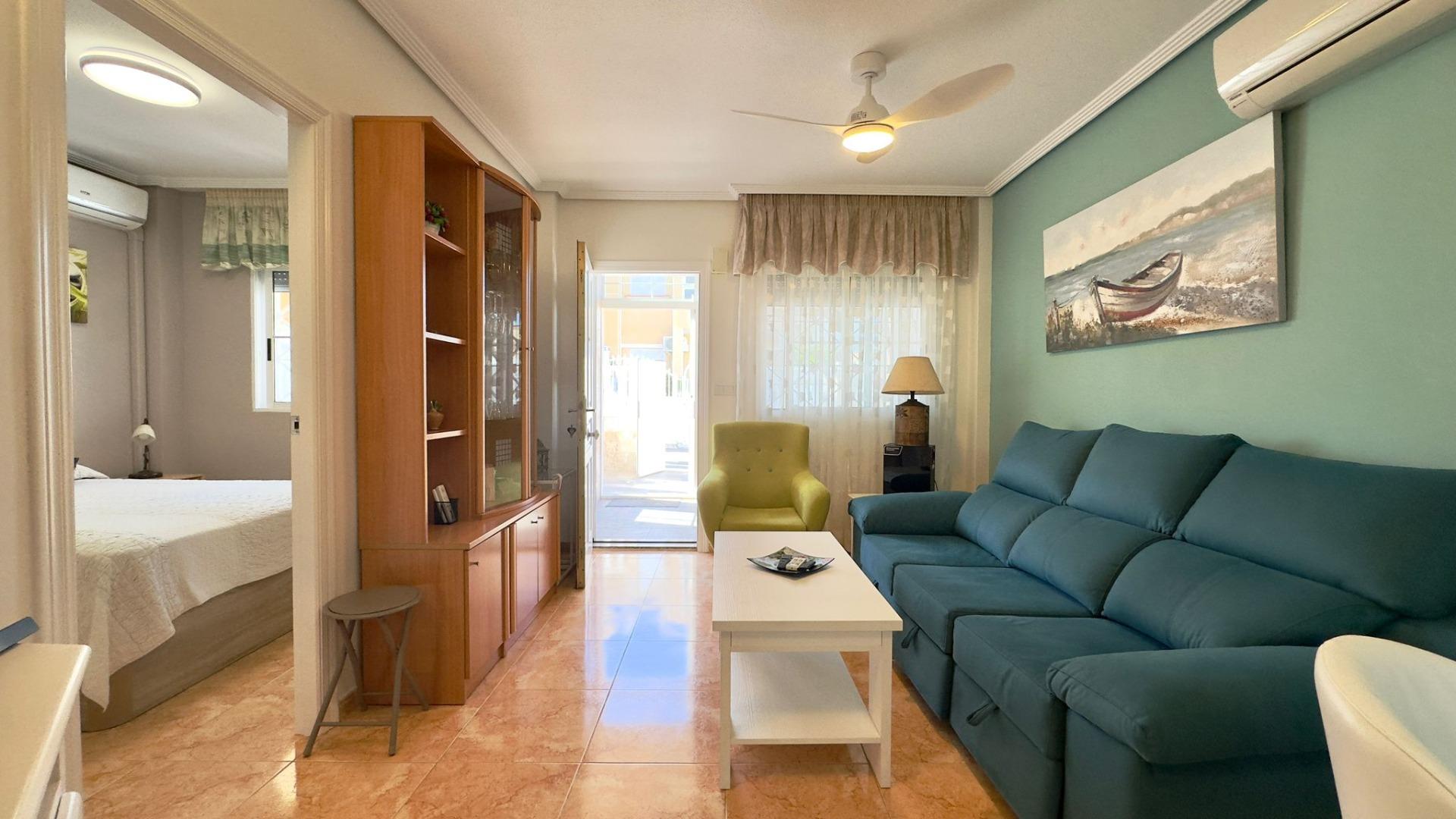 For sale - 2 Bedroom 1 Bathroom Bungalow in Torrevieja - Centro  - Alicante