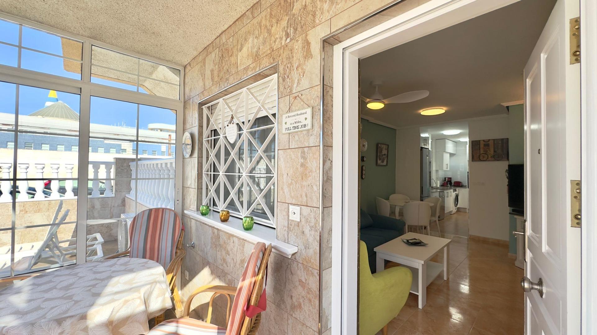 For sale - 2 Bedroom 1 Bathroom Bungalow in Torrevieja - Centro  - Alicante