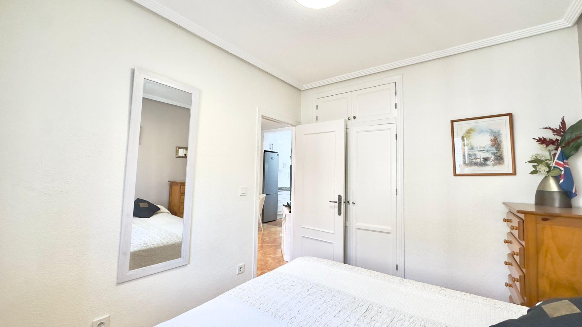 For sale - 2 Bedroom 1 Bathroom Bungalow in Torrevieja - Centro  - Alicante