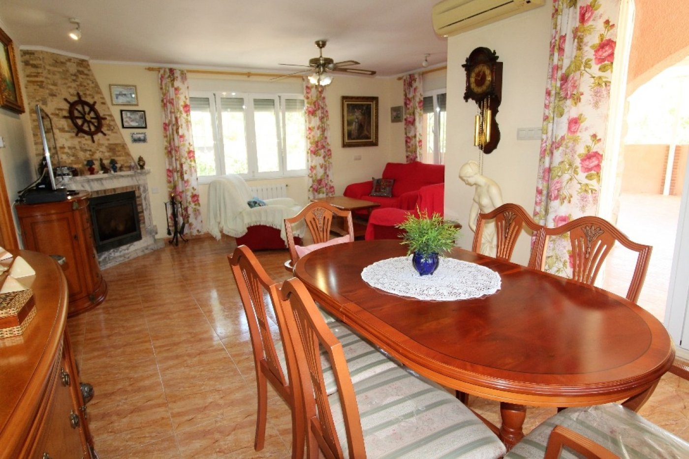 For sale - 5 Bedroom 4 Bathroom Villa in Torrevieja - Los Balcones  - Alicante