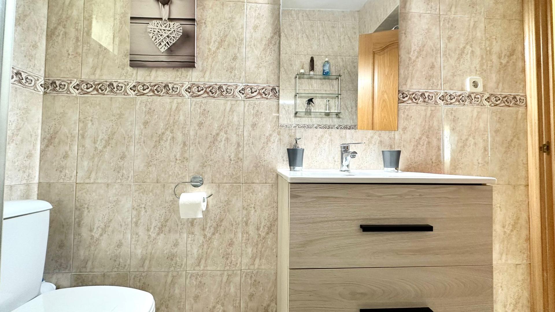 For sale - 3 Bedroom 1 Bathroom Apartment in Torrevieja - Estacion De Autobuses  - Alicante