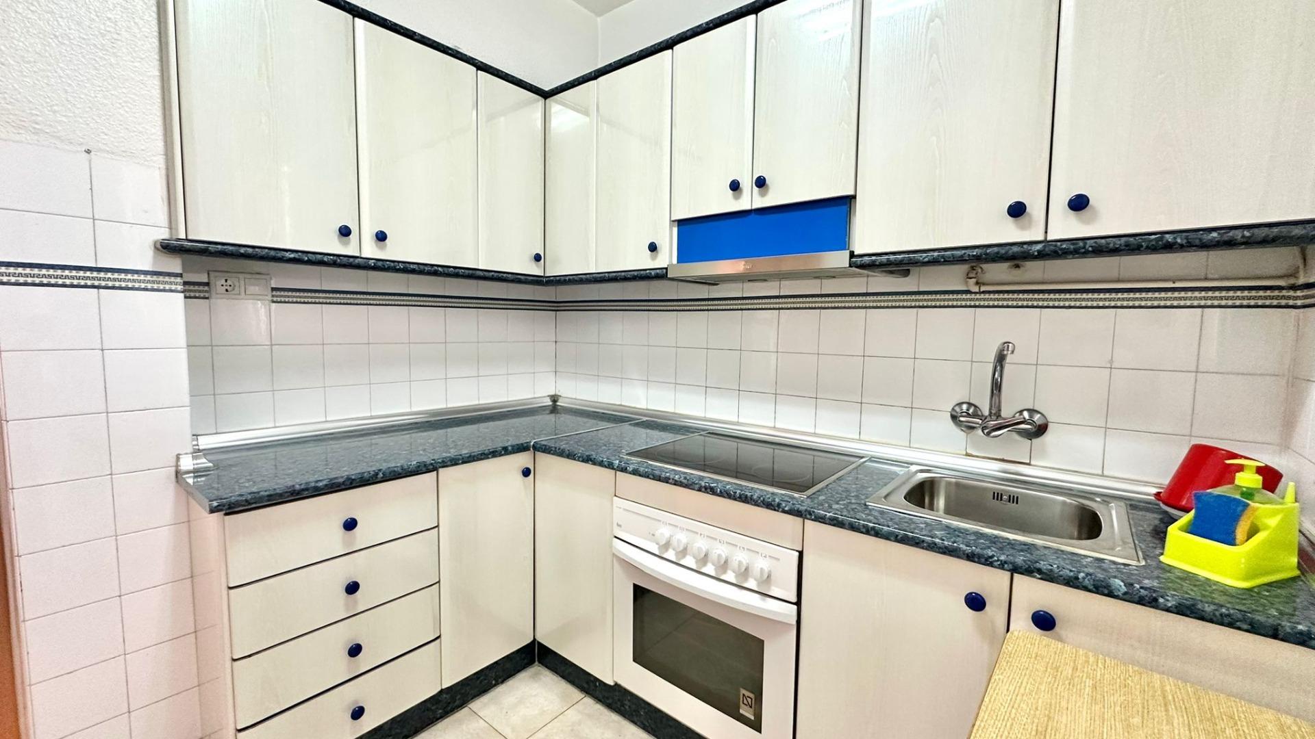 For sale - 3 Bedroom 1 Bathroom Apartment in Torrevieja - Estacion De Autobuses  - Alicante