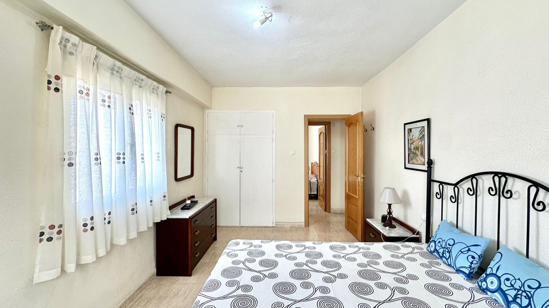 For sale - 3 Bedroom 1 Bathroom Apartment in Torrevieja - Estacion De Autobuses  - Alicante