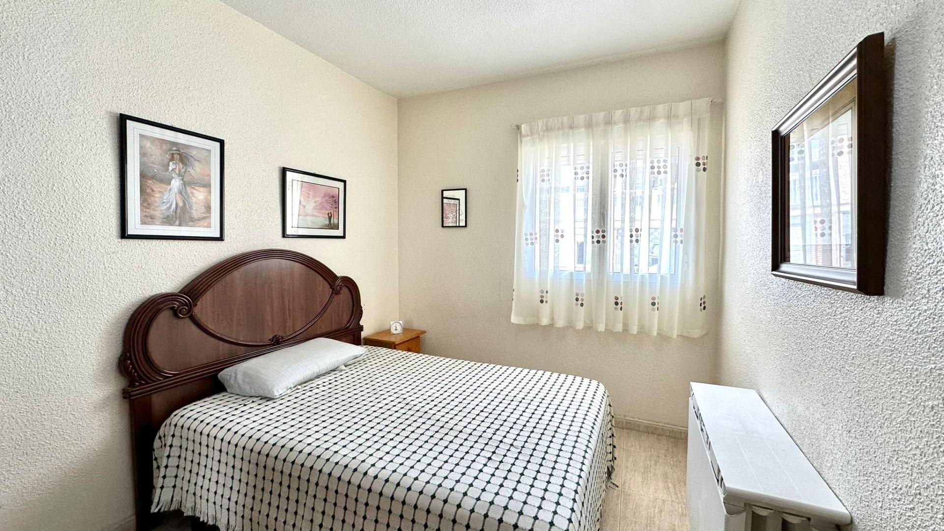 For sale - 3 Bedroom 1 Bathroom Apartment in Torrevieja - Estacion De Autobuses  - Alicante