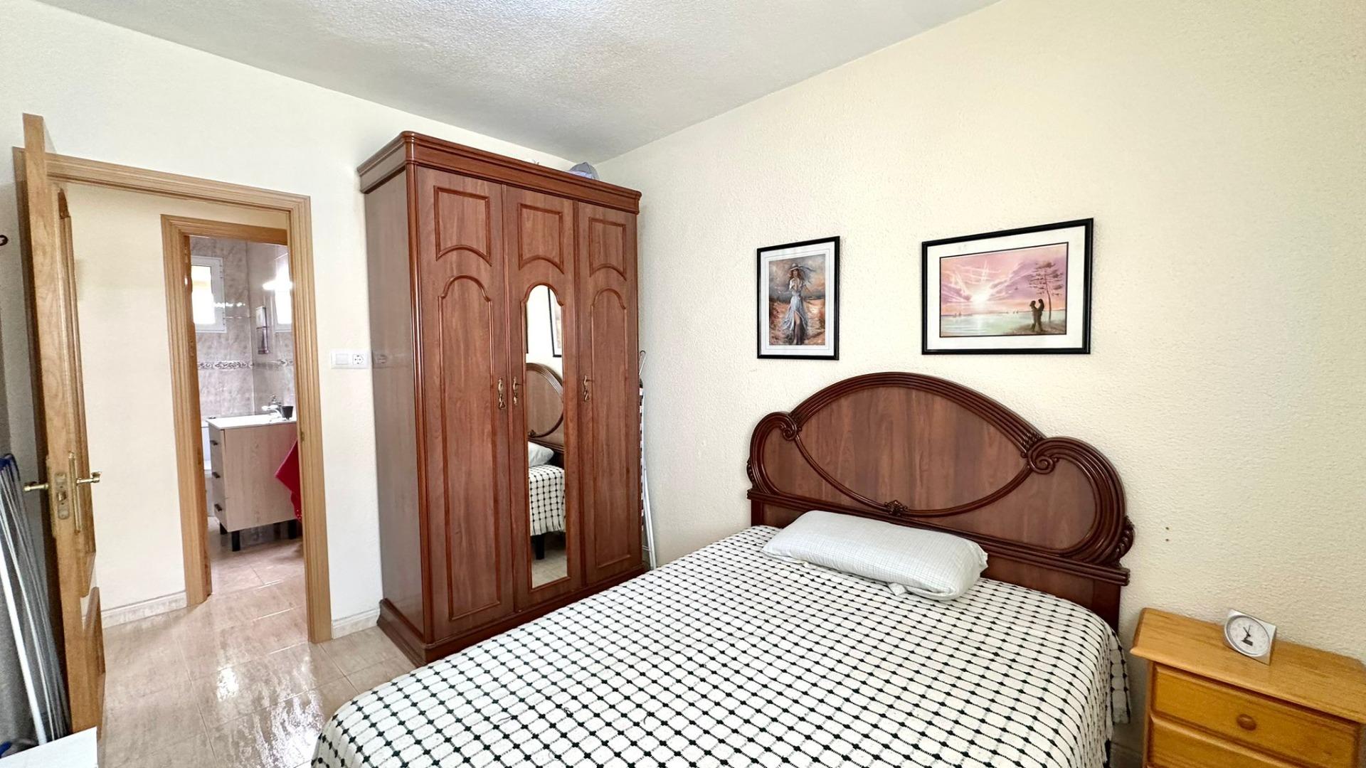For sale - 3 Bedroom 1 Bathroom Apartment in Torrevieja - Estacion De Autobuses  - Alicante
