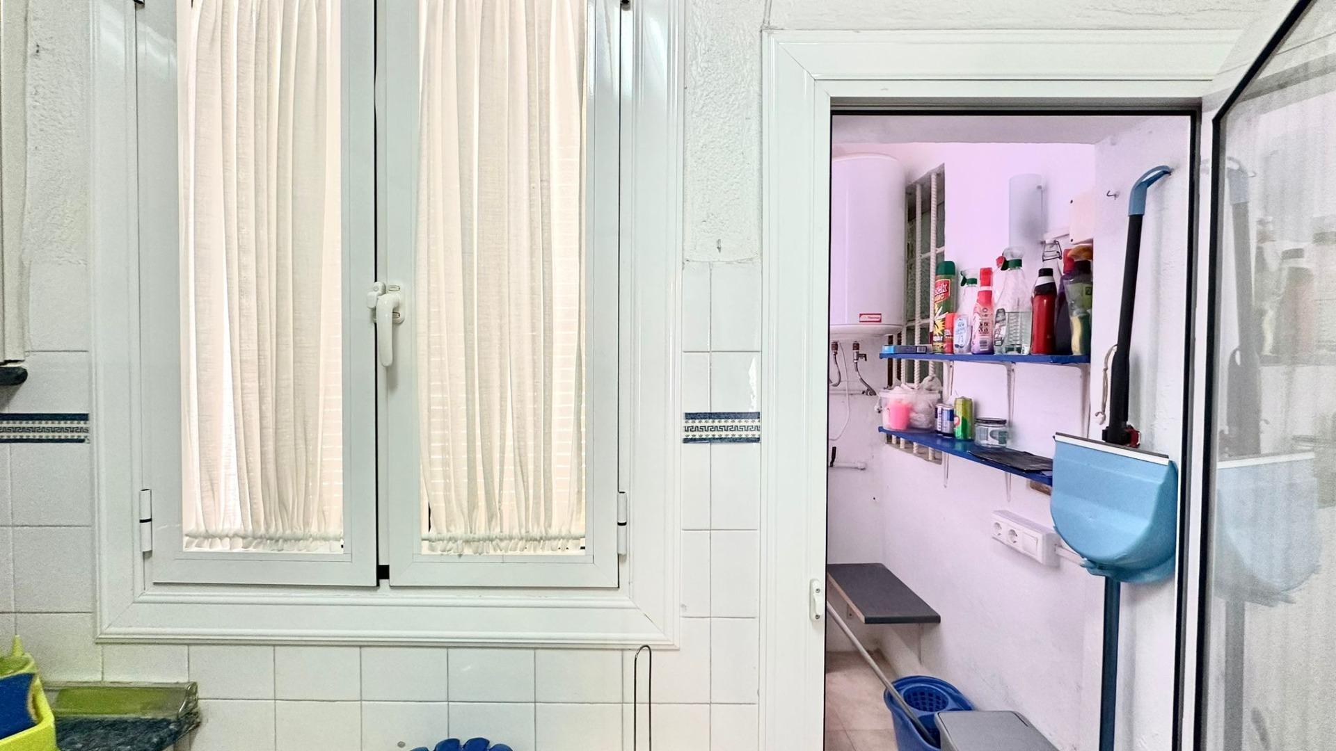 For sale - 3 Bedroom 1 Bathroom Apartment in Torrevieja - Estacion De Autobuses  - Alicante