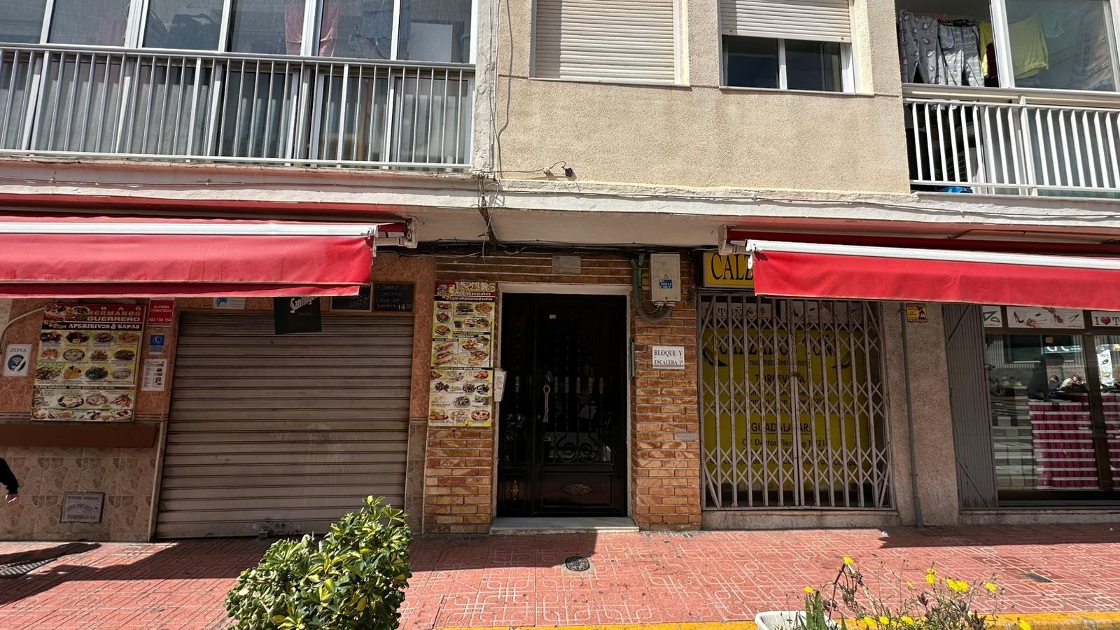 For sale - 3 Bedroom 1 Bathroom Apartment in Torrevieja - Estacion De Autobuses  - Alicante