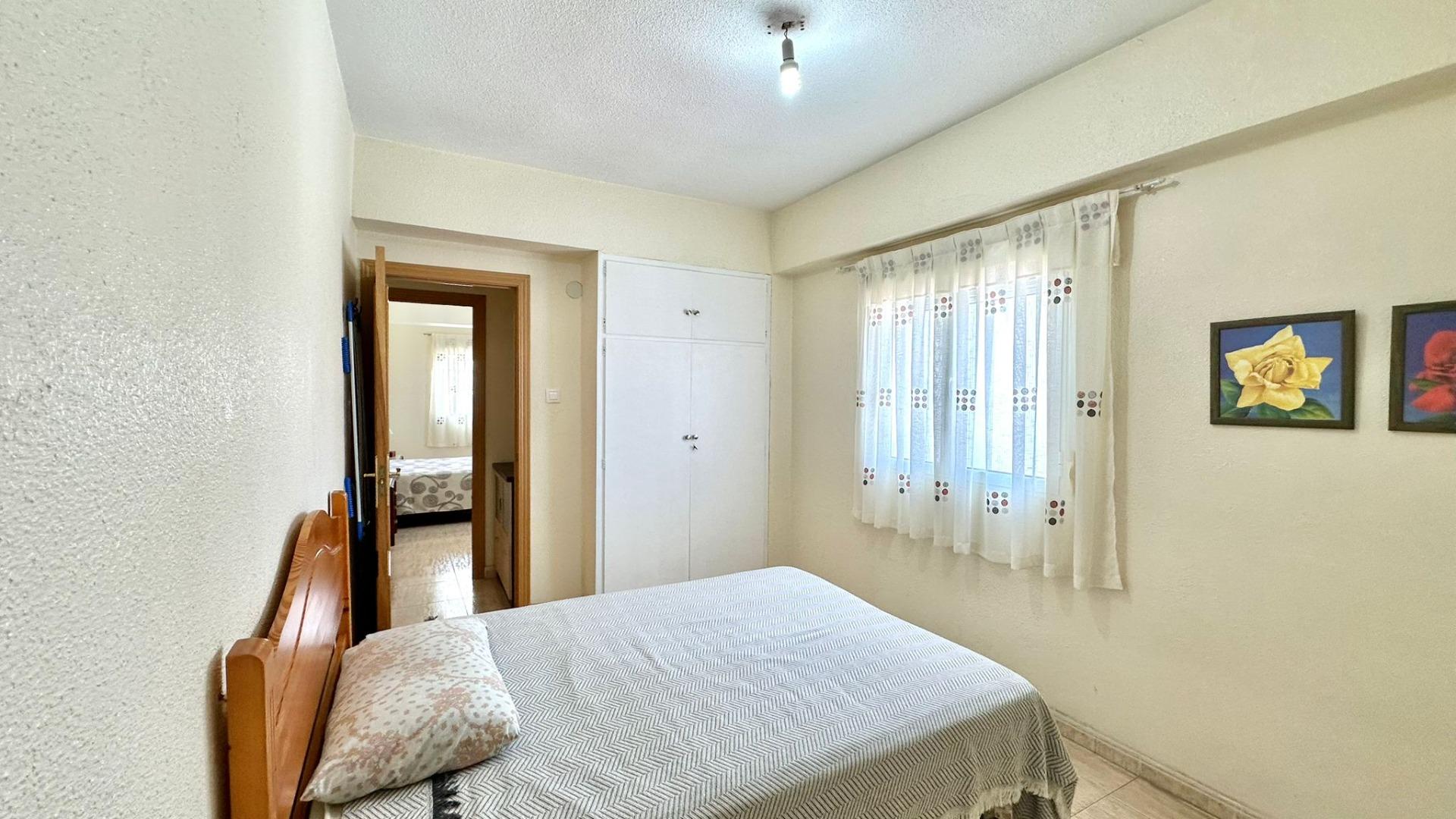 For sale - 3 Bedroom 1 Bathroom Apartment in Torrevieja - Estacion De Autobuses  - Alicante