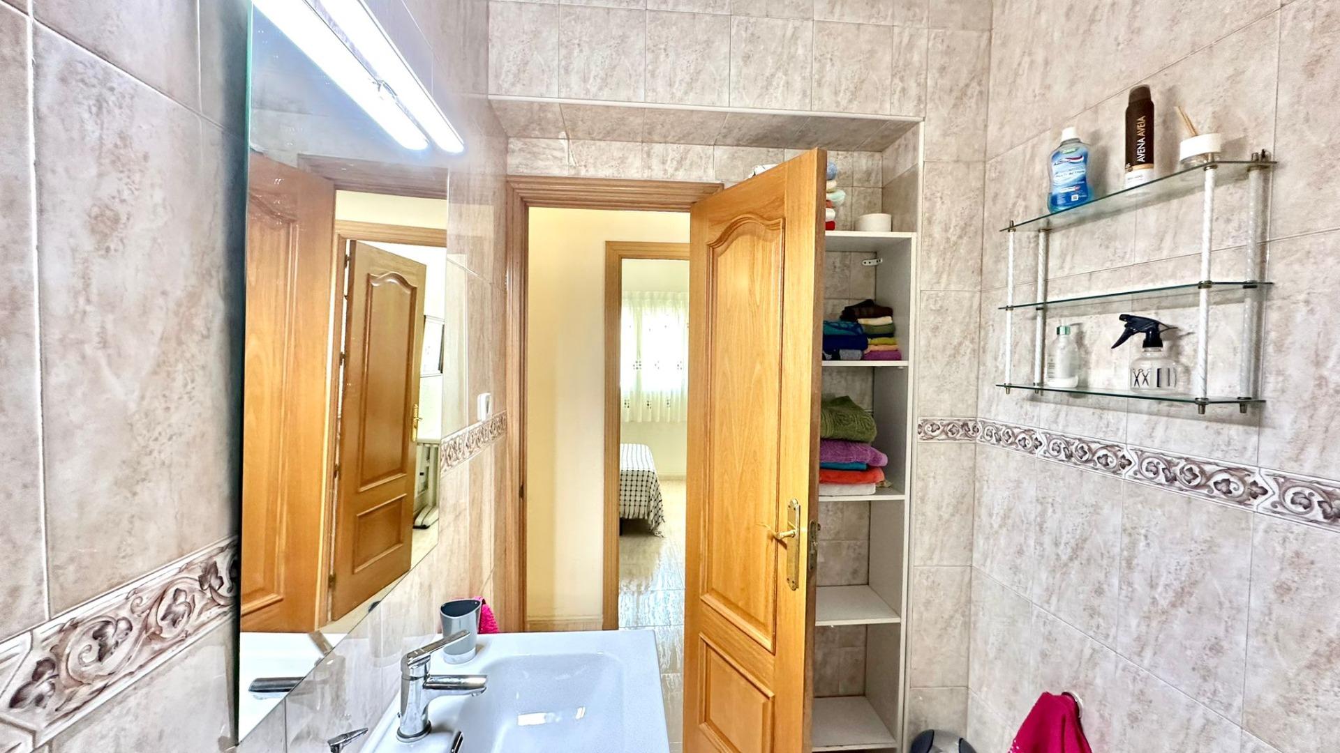 For sale - 3 Bedroom 1 Bathroom Apartment in Torrevieja - Estacion De Autobuses  - Alicante