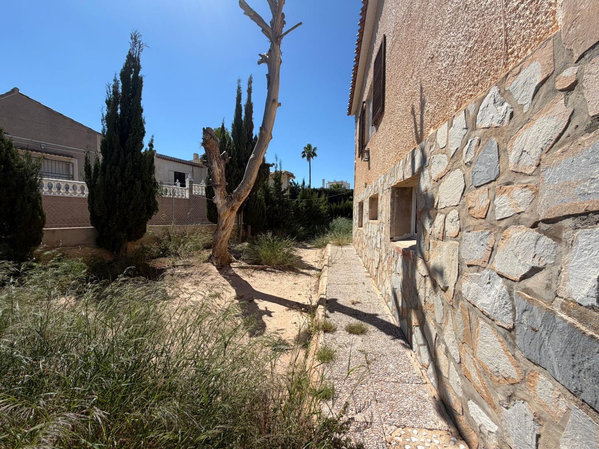 For sale - 4 Bedroom 2 Bathroom Villa in Torrevieja - Los Balcones - Los Altos Del Edén  - Alicante