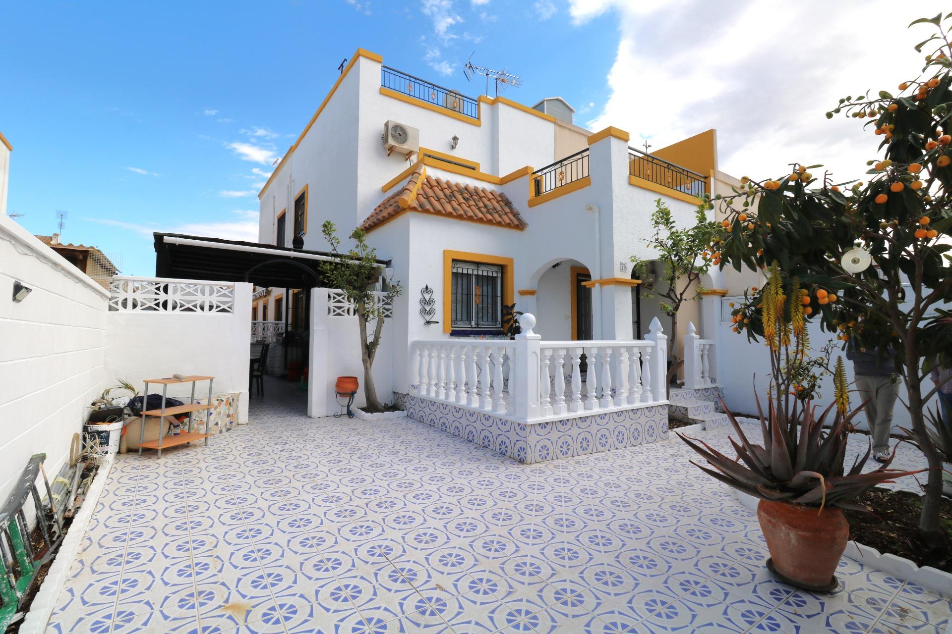 For sale - 3 Bedroom 2 Bathroom Quad House in Torrevieja - Carrefour  - Alicante