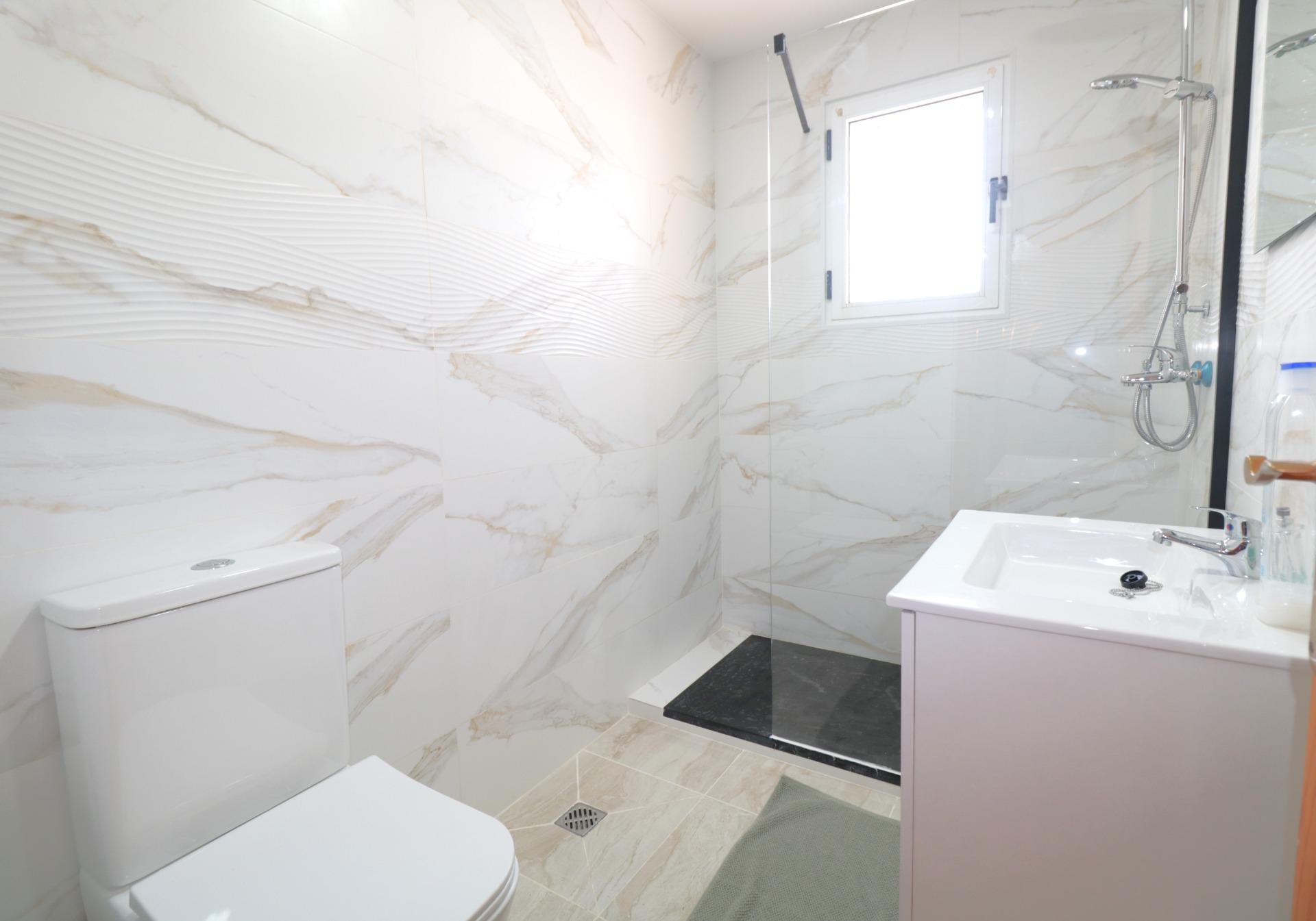 For sale - 3 Bedroom 2 Bathroom Quad House in Torrevieja - Carrefour  - Alicante