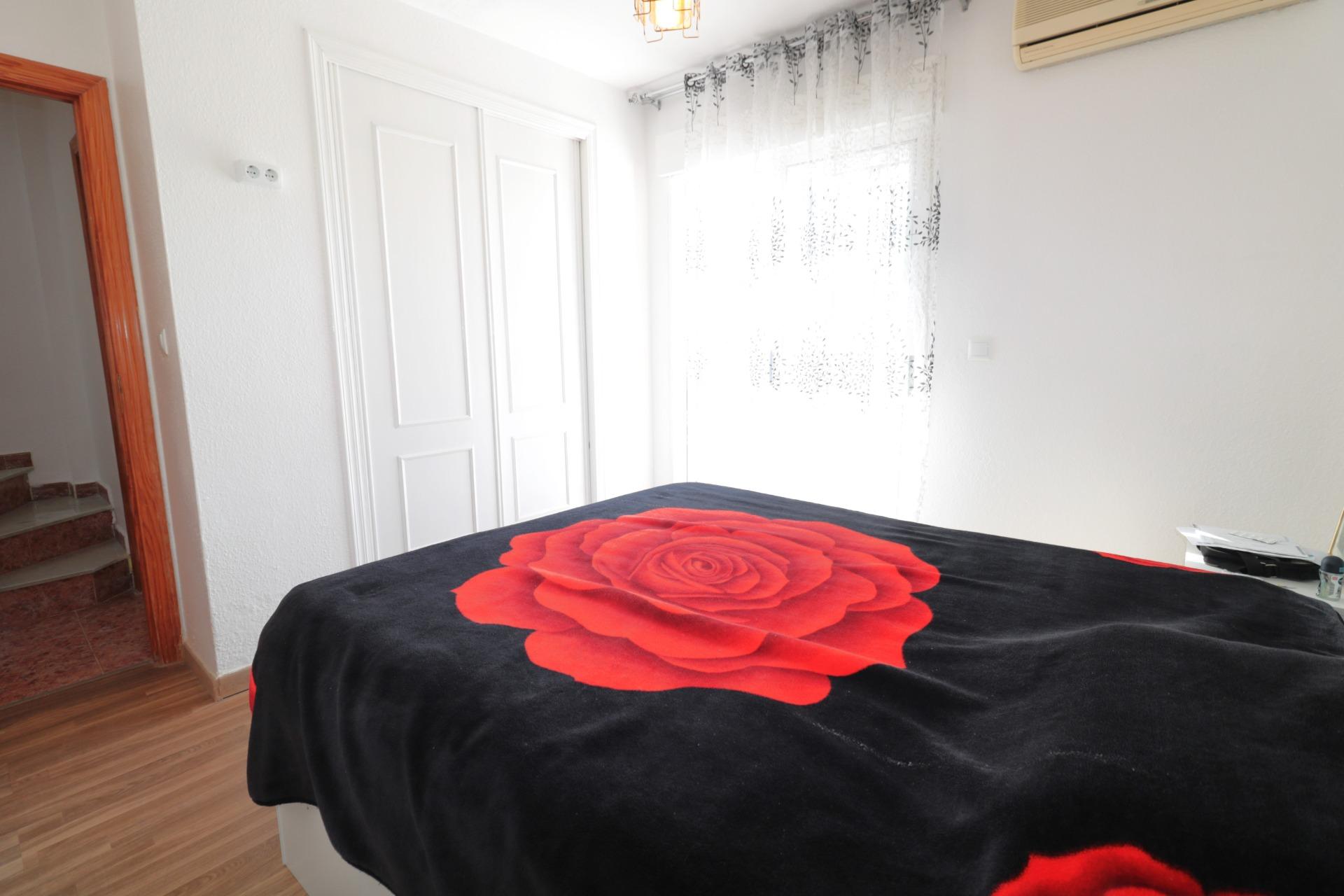 For sale - 3 Bedroom 2 Bathroom Quad House in Torrevieja - Carrefour  - Alicante