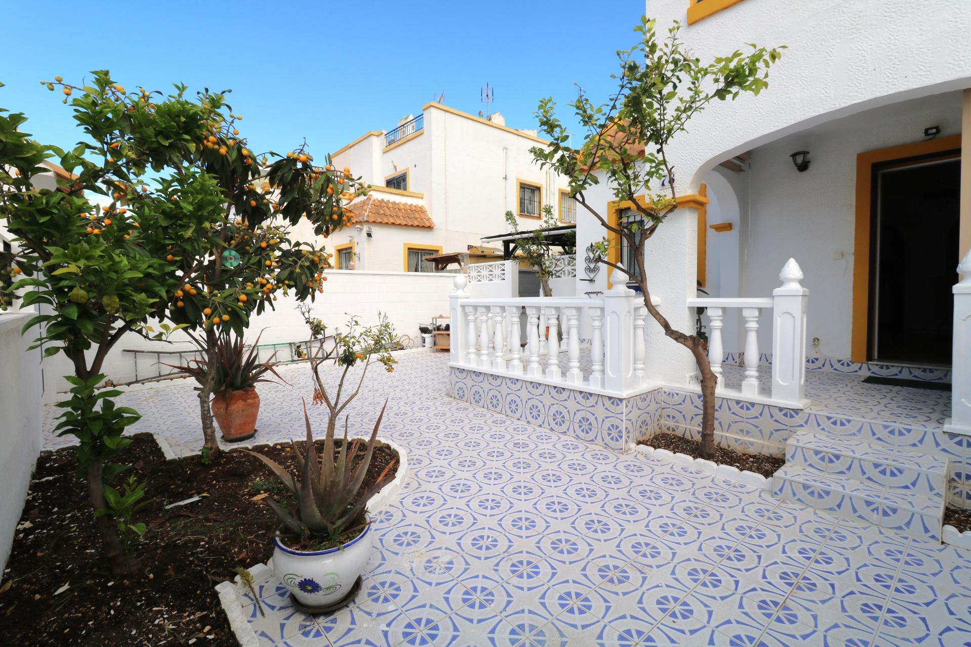 For sale - 3 Bedroom 2 Bathroom Quad House in Torrevieja - Carrefour  - Alicante