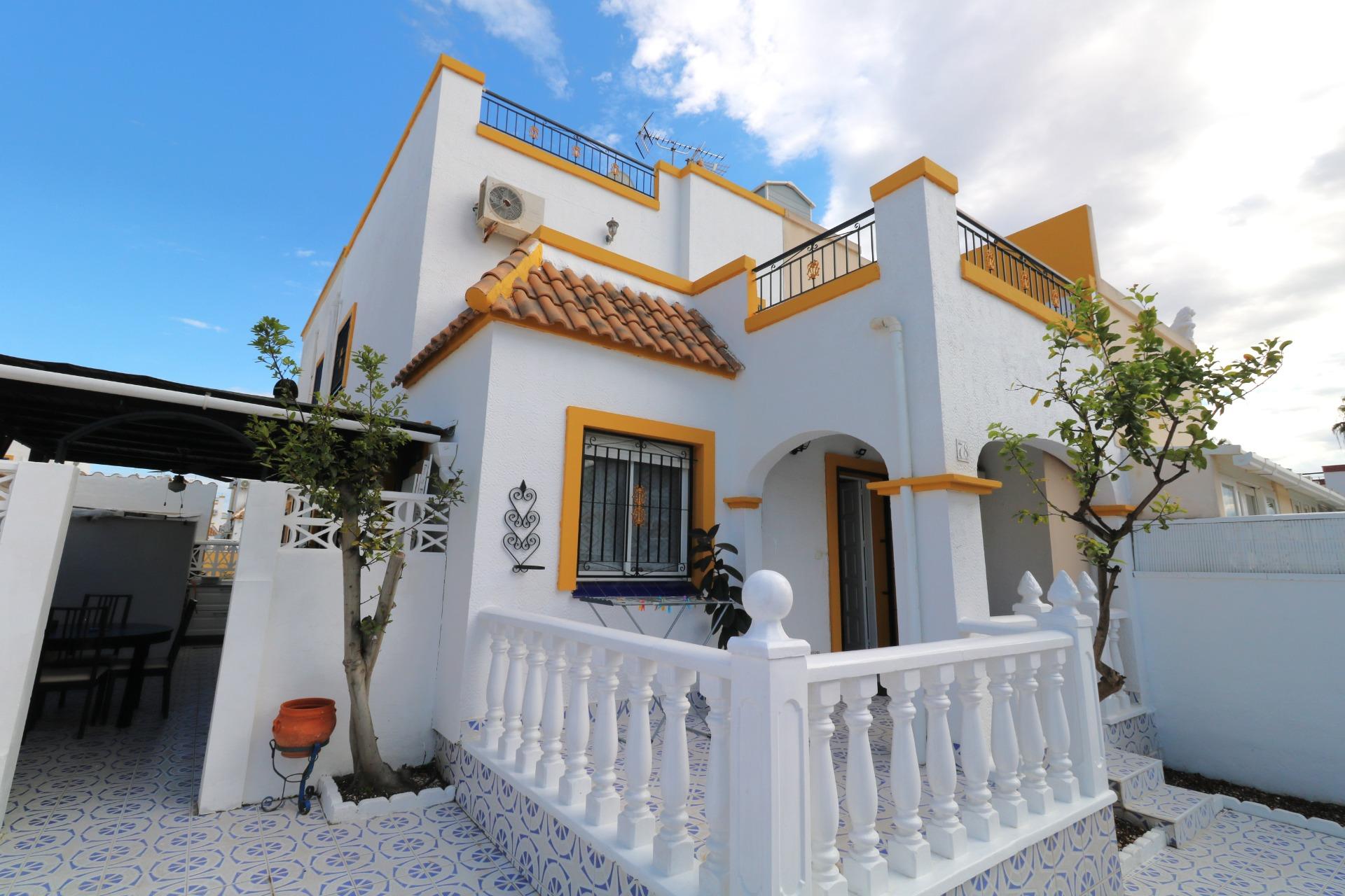 For sale - 3 Bedroom 2 Bathroom Quad House in Torrevieja - Carrefour  - Alicante