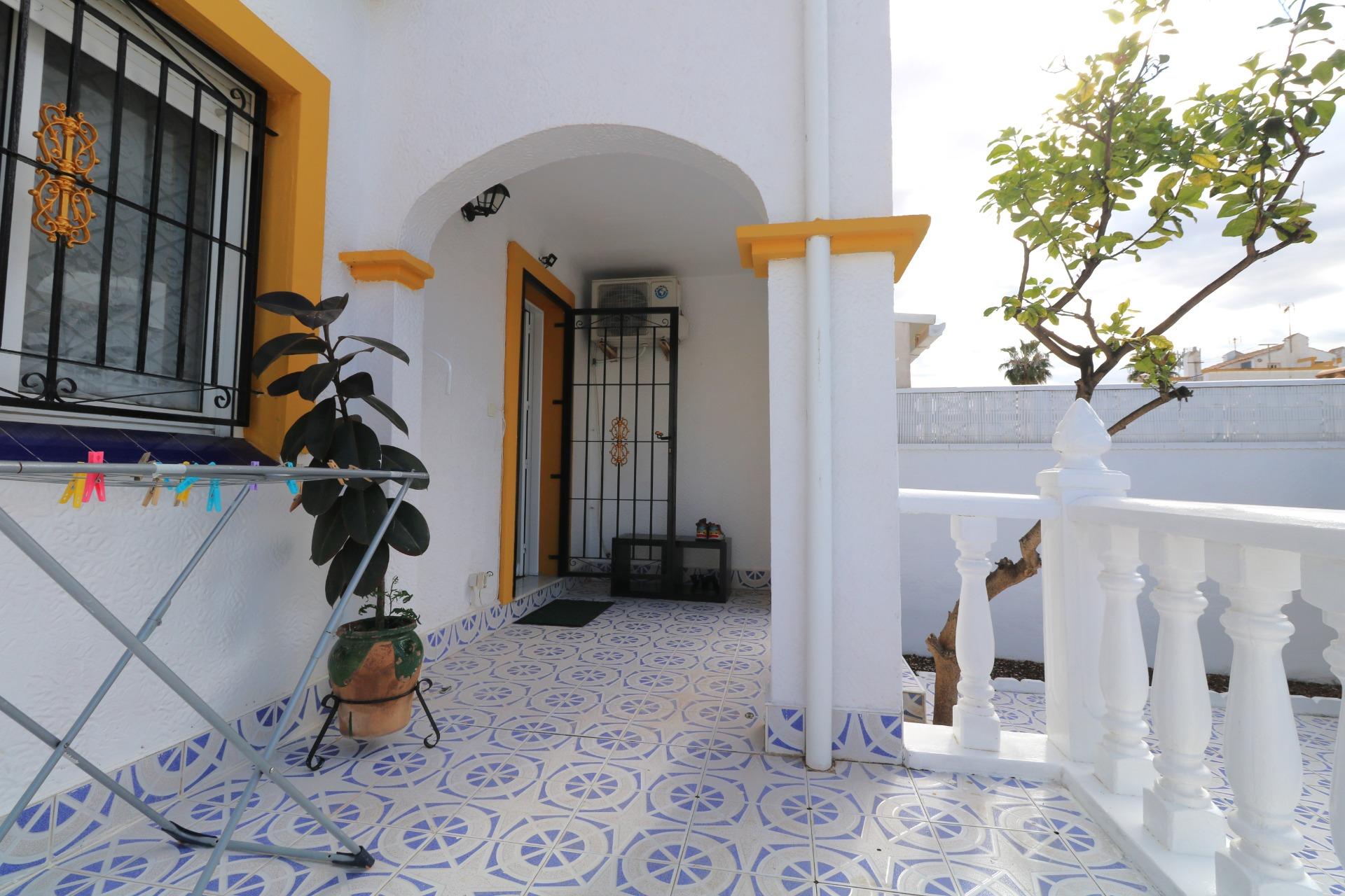 For sale - 3 Bedroom 2 Bathroom Quad House in Torrevieja - Carrefour  - Alicante