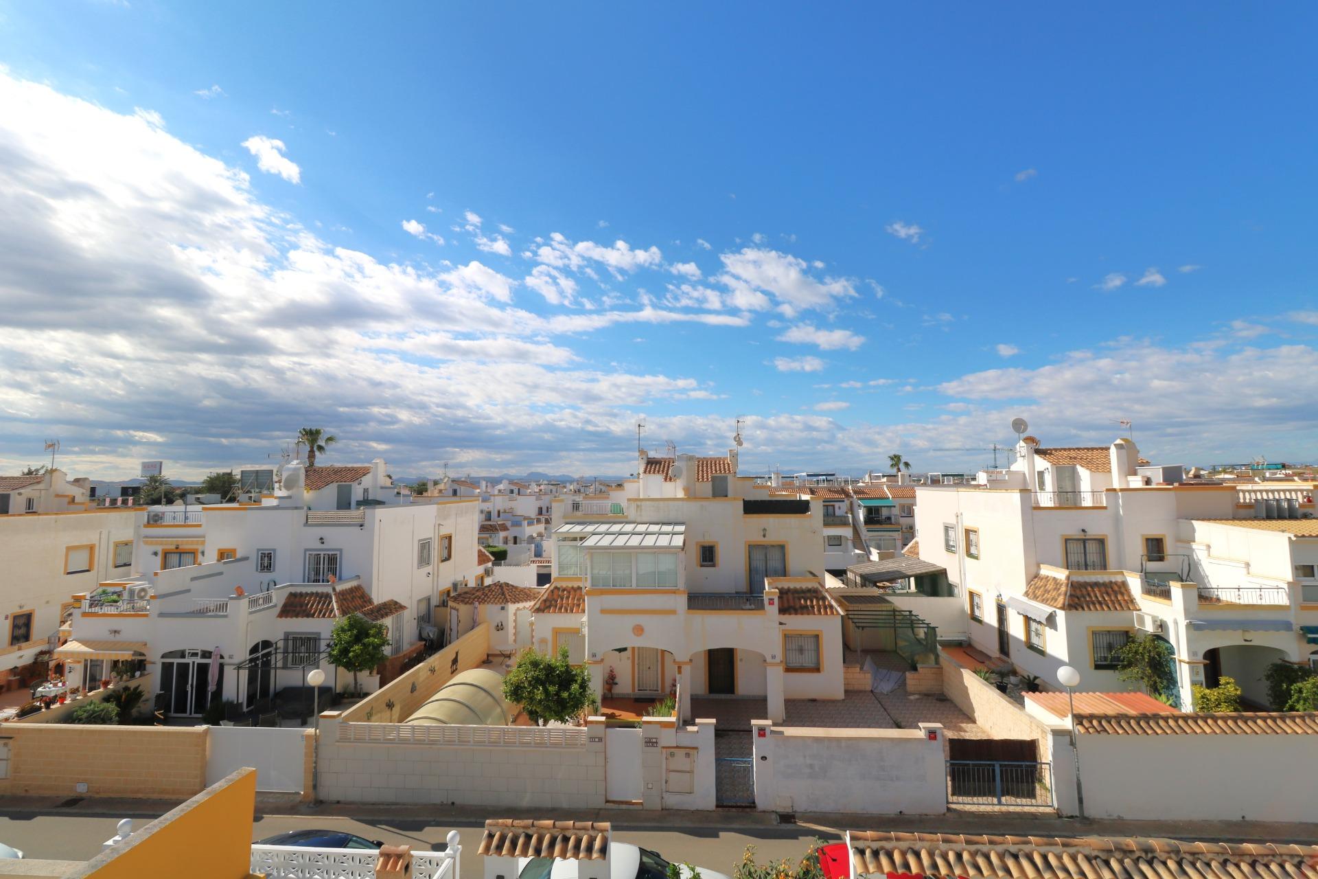 For sale - 3 Bedroom 2 Bathroom Quad House in Torrevieja - Carrefour  - Alicante