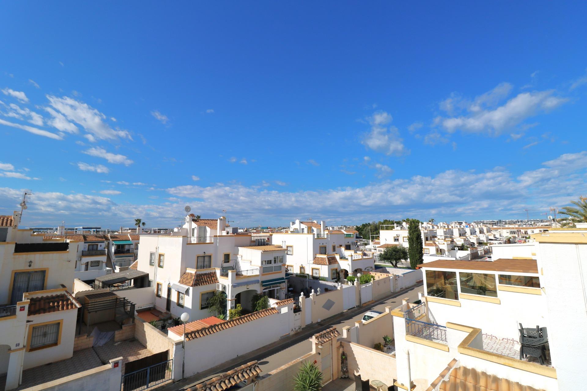 For sale - 3 Bedroom 2 Bathroom Quad House in Torrevieja - Carrefour  - Alicante