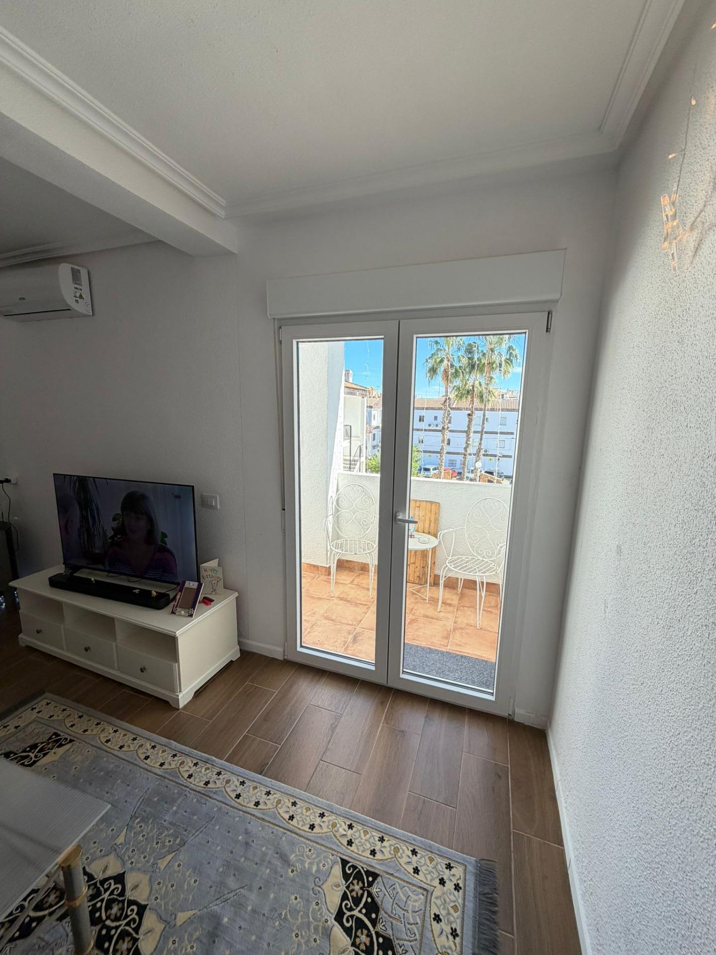 For sale - 2 Bedroom 1 Bathroom Apartment in Punta Prima  - Punta Prima  - Alicante