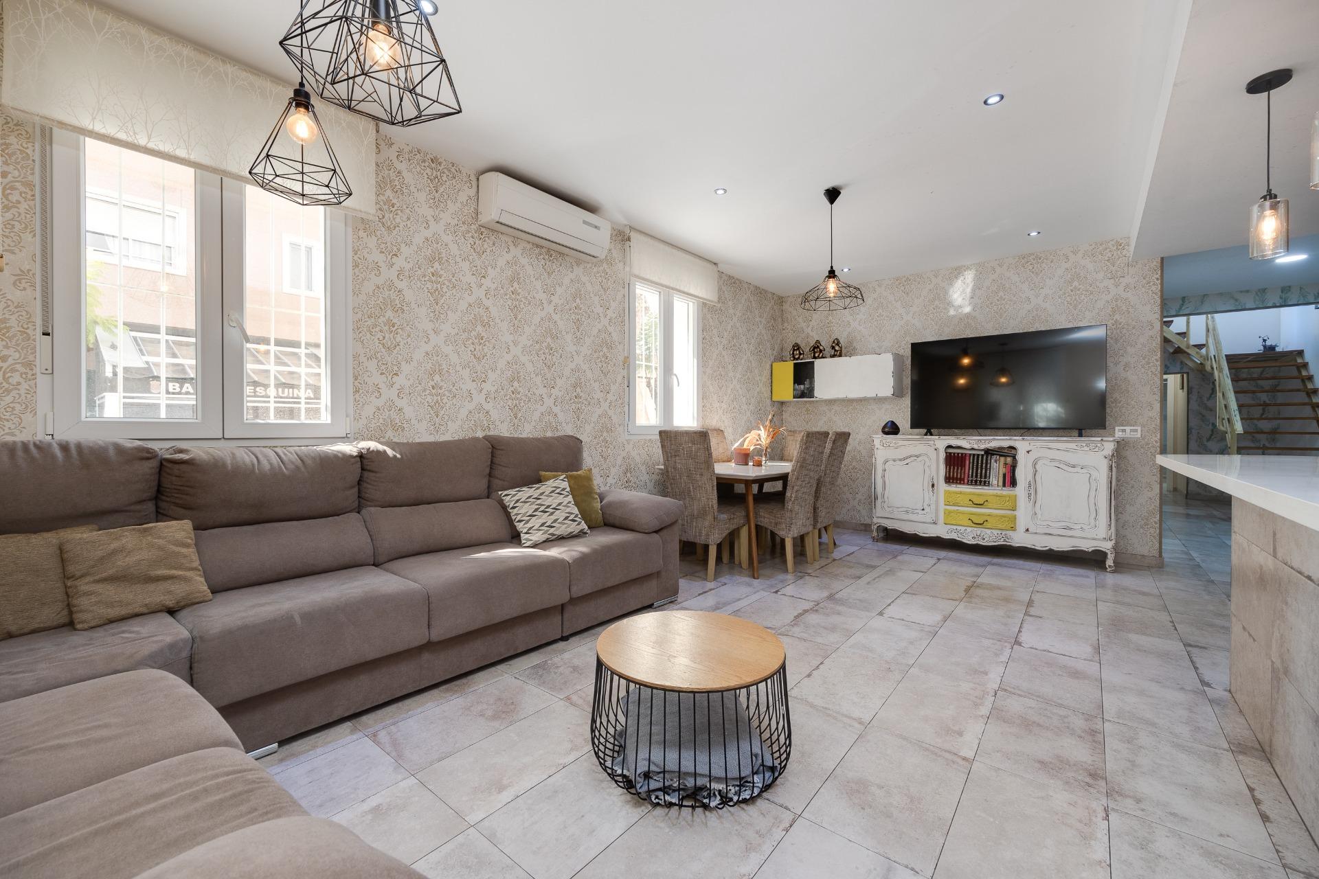 For sale - 3 Bedroom 1 Bathroom Town House in Torrevieja - Centro  - Alicante