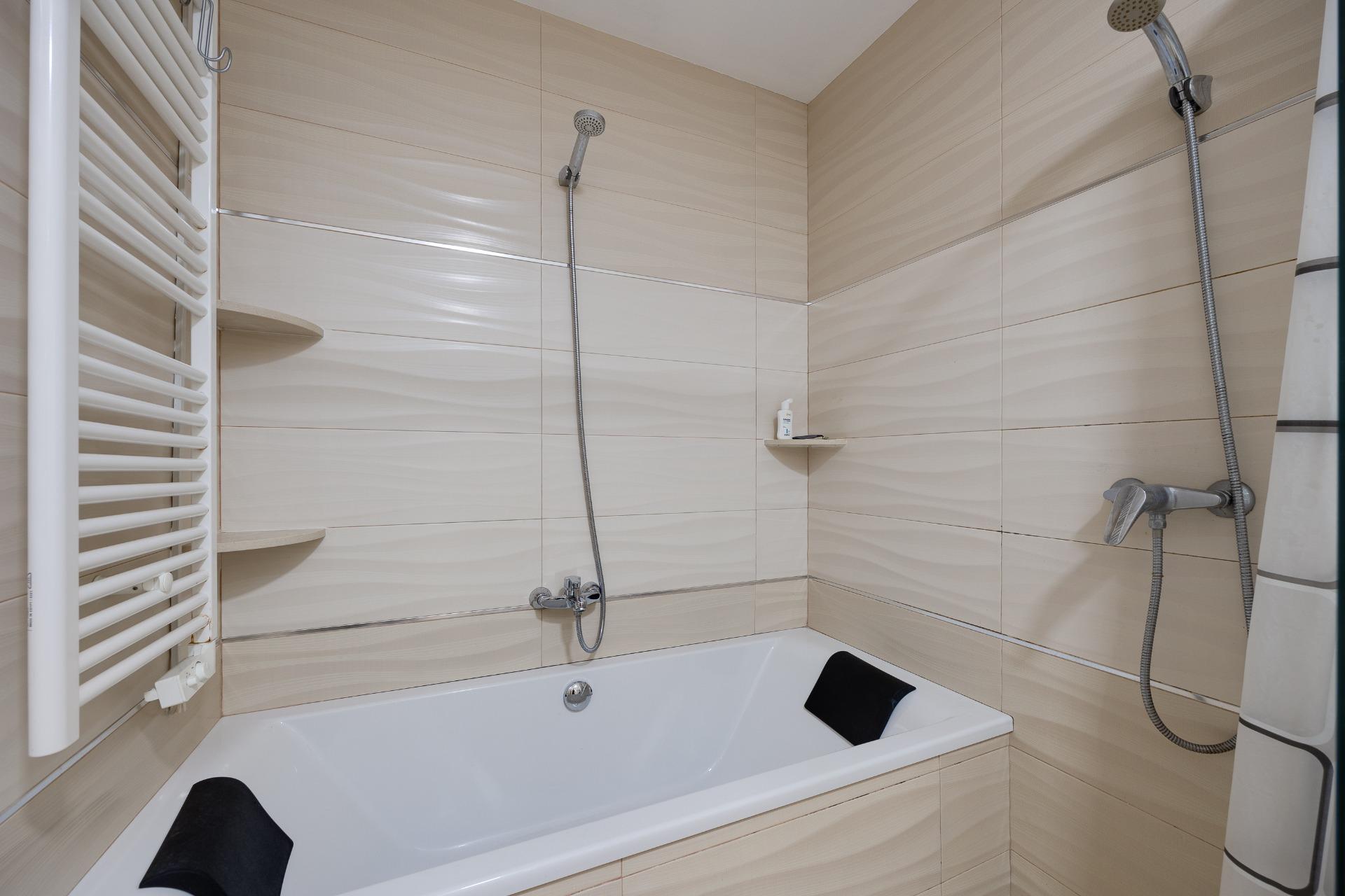 For sale - 3 Bedroom 1 Bathroom Town House in Torrevieja - Centro  - Alicante
