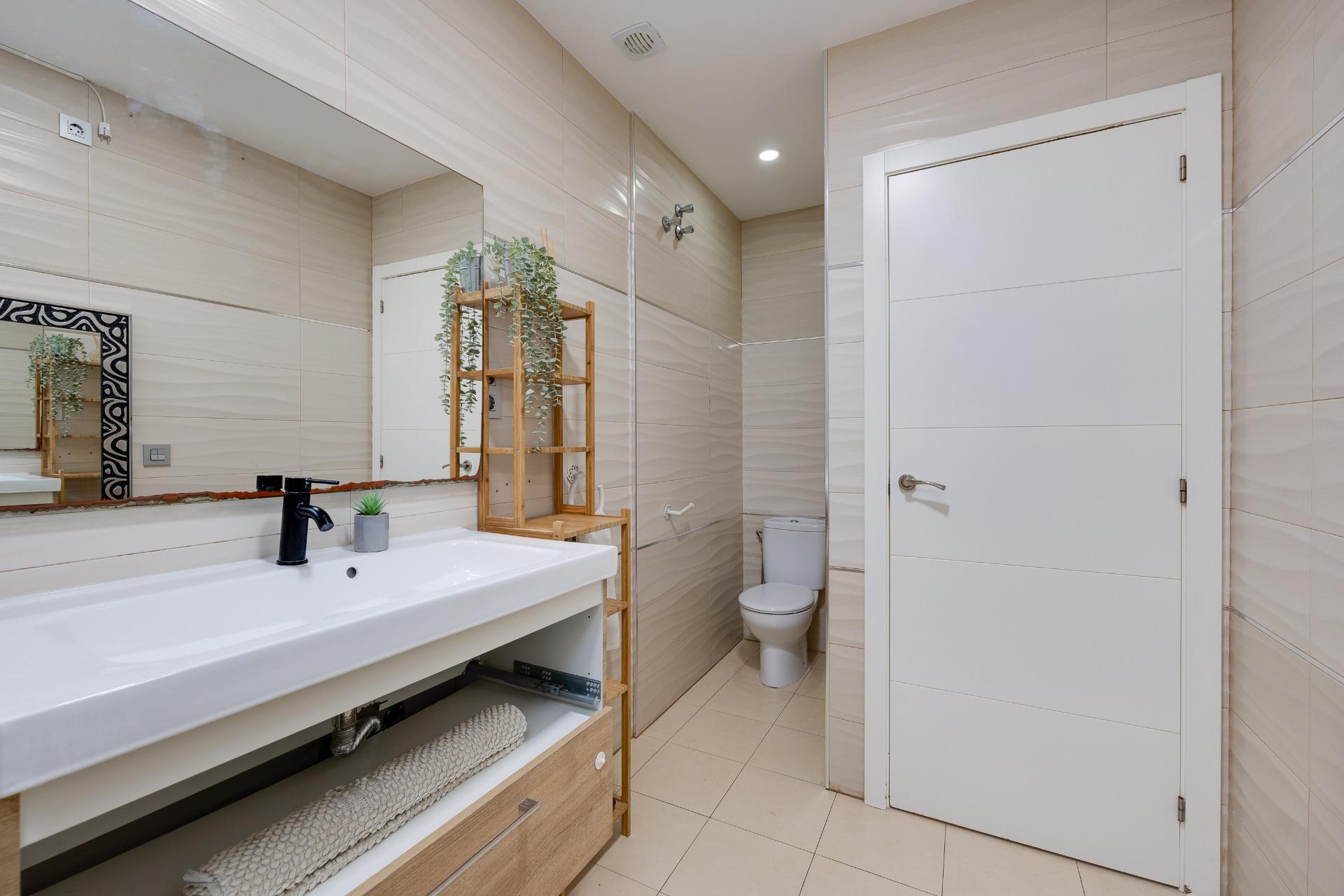 For sale - 3 Bedroom 1 Bathroom Town House in Torrevieja - Centro  - Alicante