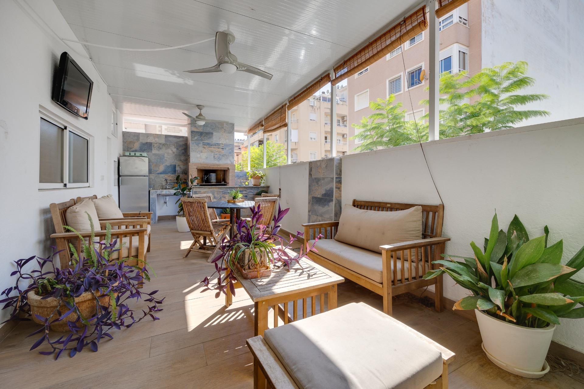 For sale - 3 Bedroom 1 Bathroom Town House in Torrevieja - Centro  - Alicante