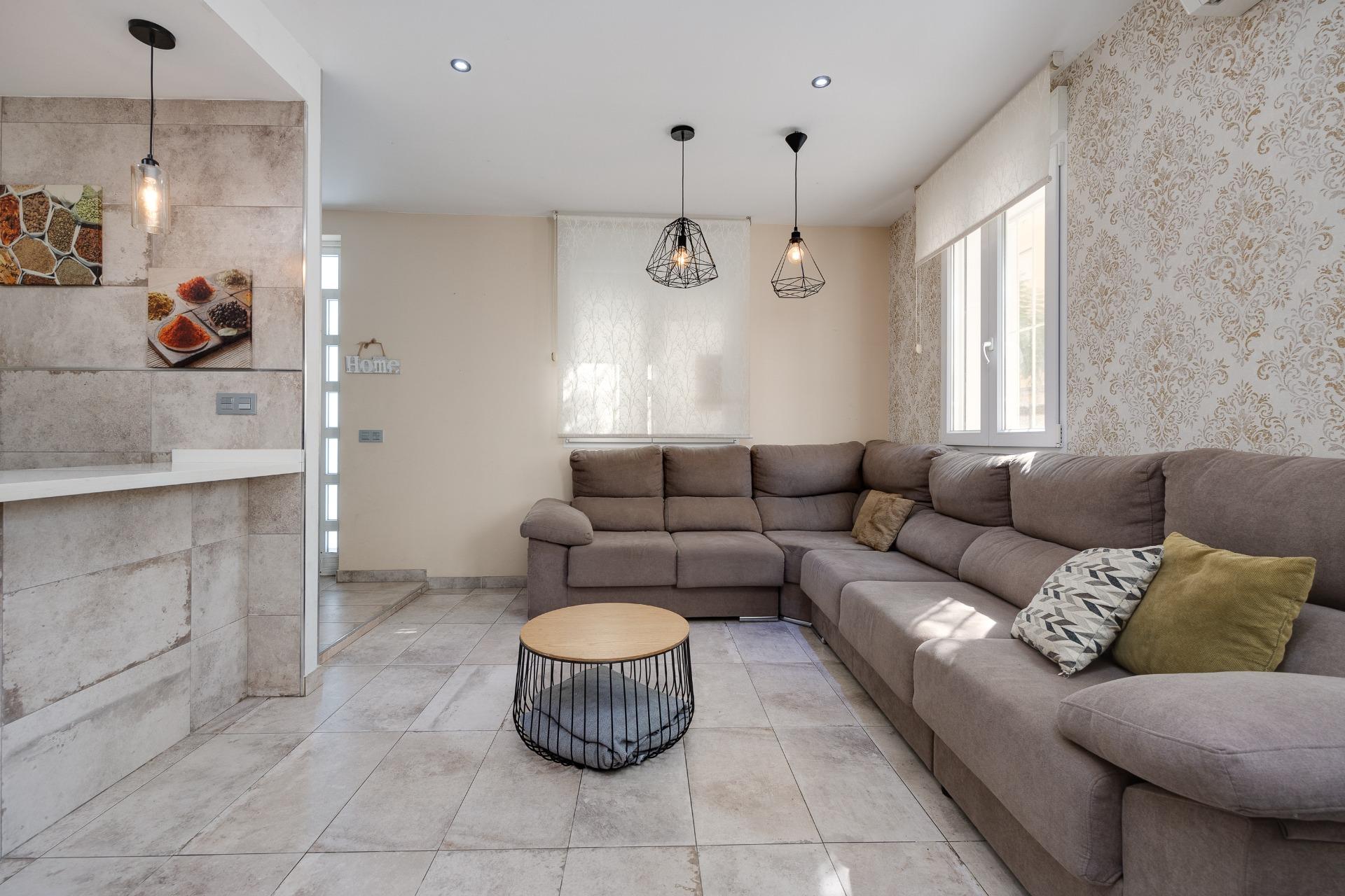 For sale - 3 Bedroom 1 Bathroom Town House in Torrevieja - Centro  - Alicante