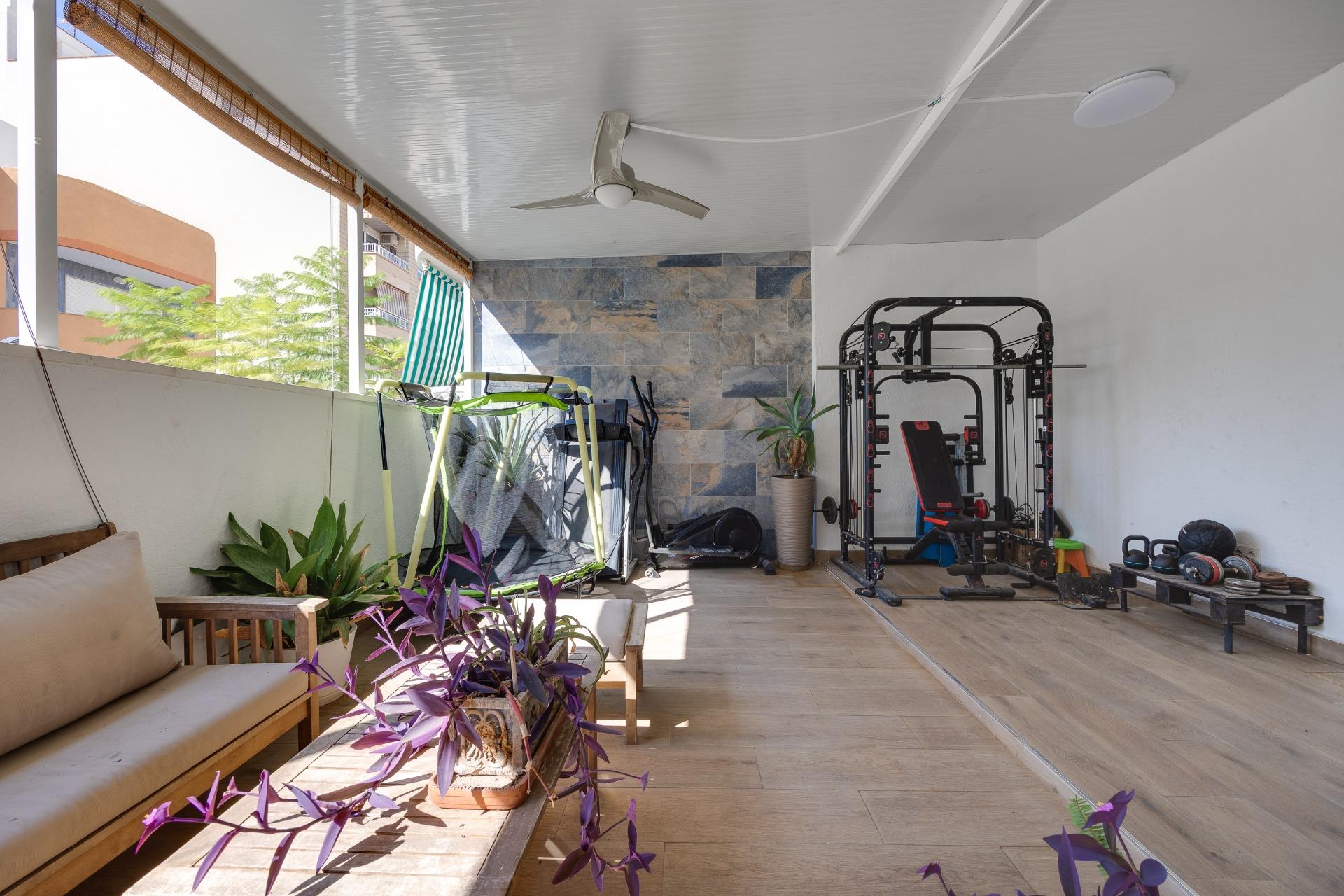 For sale - 3 Bedroom 1 Bathroom Town House in Torrevieja - Centro  - Alicante