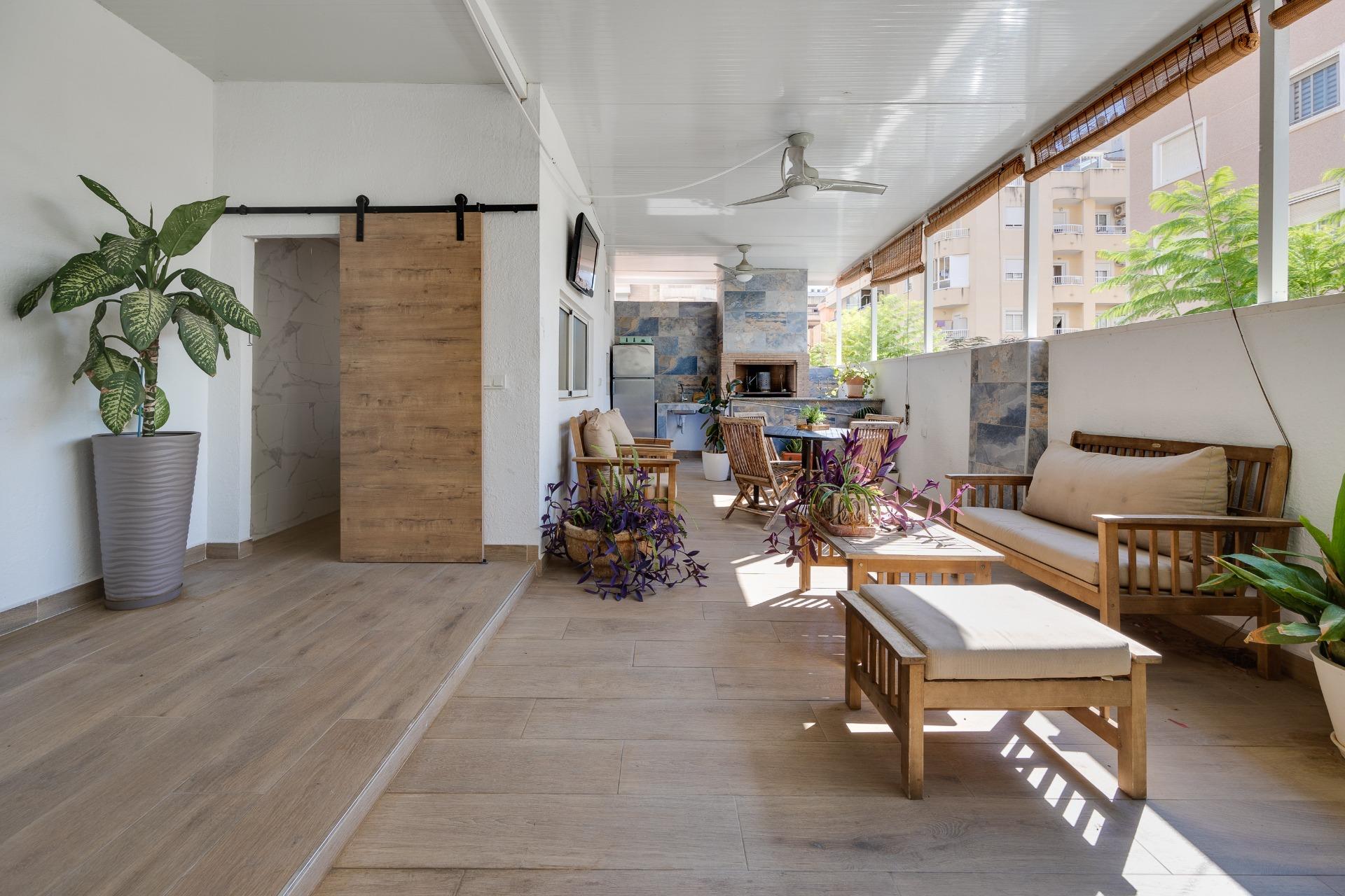 For sale - 3 Bedroom 1 Bathroom Town House in Torrevieja - Centro  - Alicante