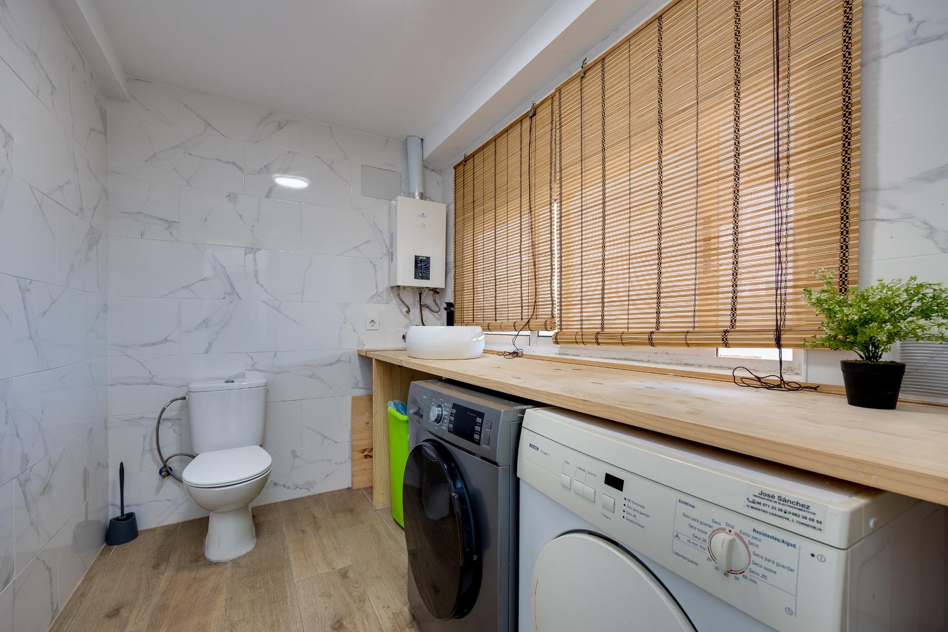 For sale - 3 Bedroom 1 Bathroom Town House in Torrevieja - Centro  - Alicante