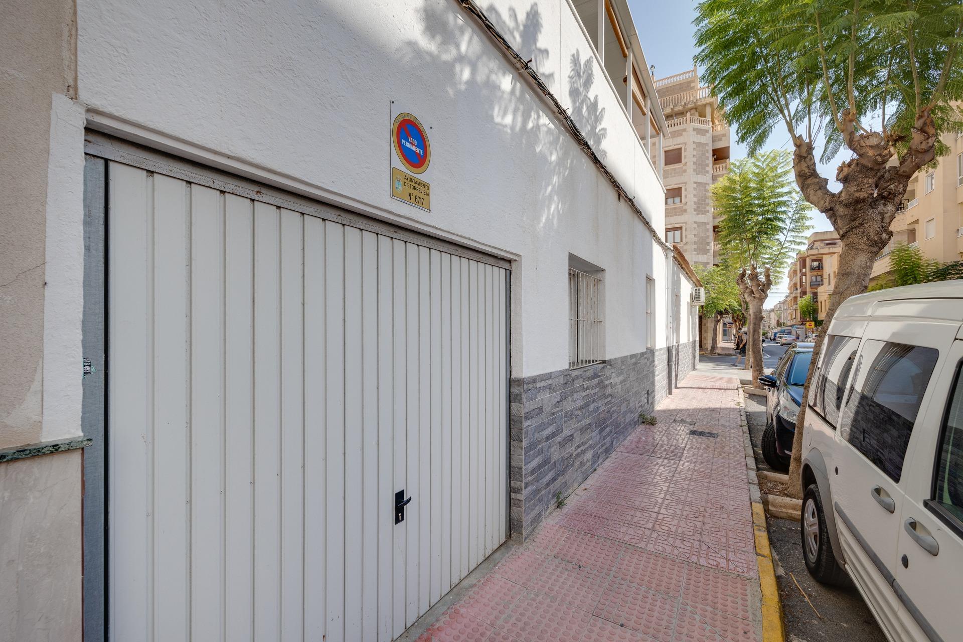 For sale - 3 Bedroom 1 Bathroom Town House in Torrevieja - Centro  - Alicante