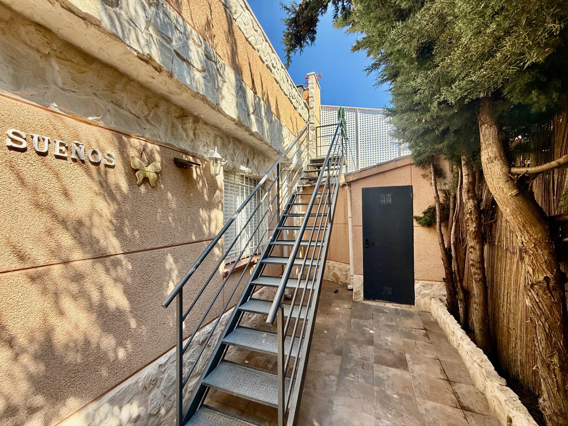 For sale - 3 Bedroom 2 Bathroom Town House in Torrevieja - Carrefour  - Alicante