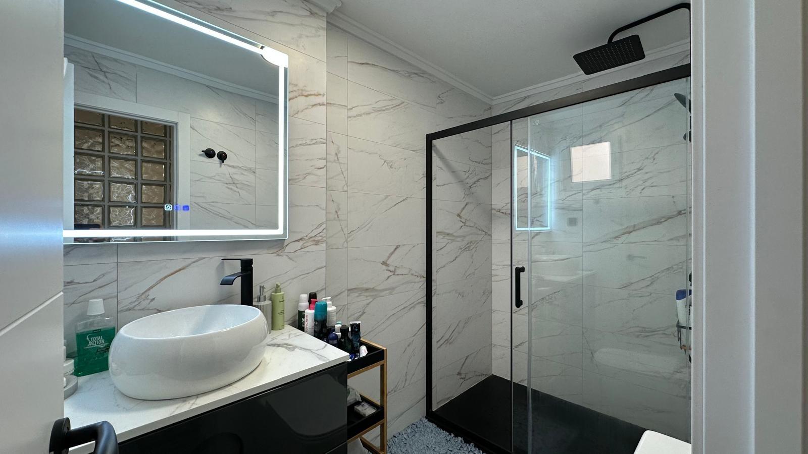 For sale - 3 Bedroom 1 Bathroom Apartment in Torrevieja - Playa Del Cura  - Alicante