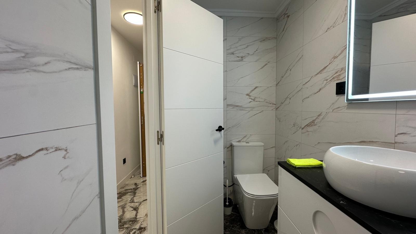 For sale - 3 Bedroom 1 Bathroom Apartment in Torrevieja - Playa Del Cura  - Alicante