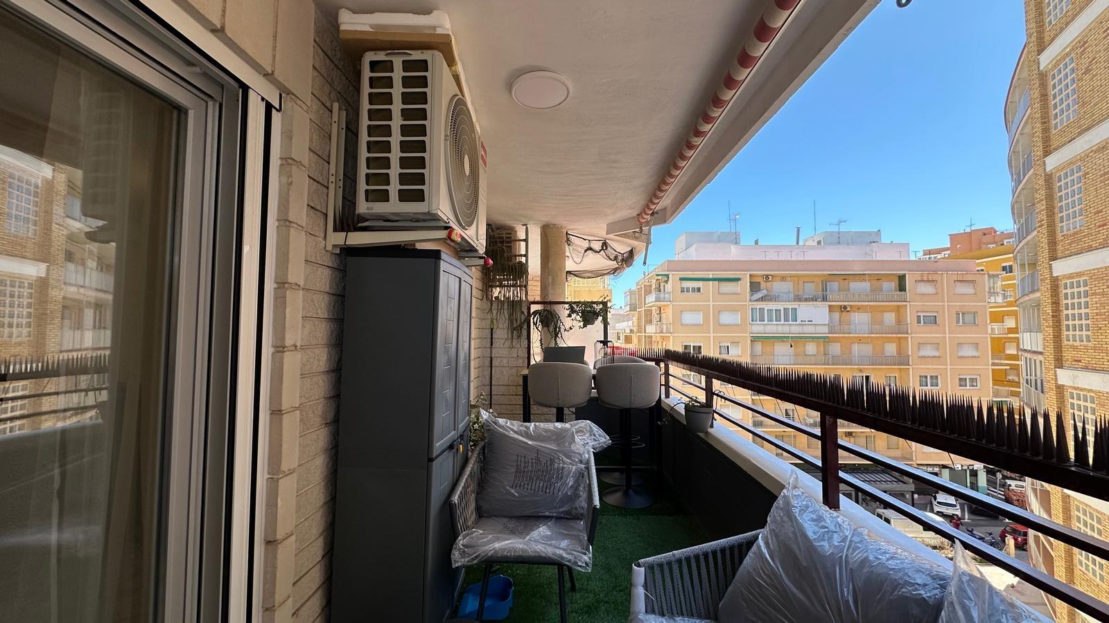 For sale - 3 Bedroom 1 Bathroom Apartment in Torrevieja - Playa Del Cura  - Alicante