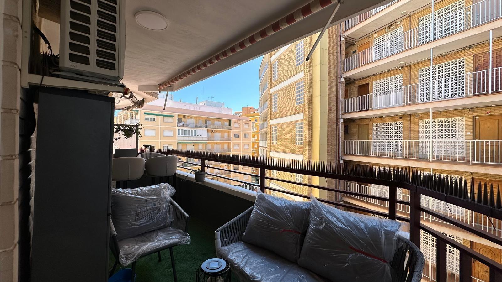 For sale - 3 Bedroom 1 Bathroom Apartment in Torrevieja - Playa Del Cura  - Alicante