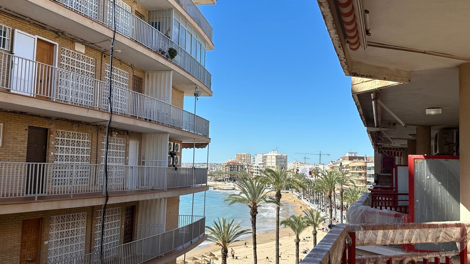 For sale - 3 Bedroom 1 Bathroom Apartment in Torrevieja - Playa Del Cura  - Alicante