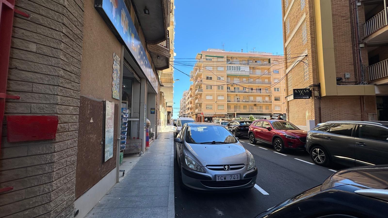 For sale - 3 Bedroom 1 Bathroom Apartment in Torrevieja - Playa Del Cura  - Alicante